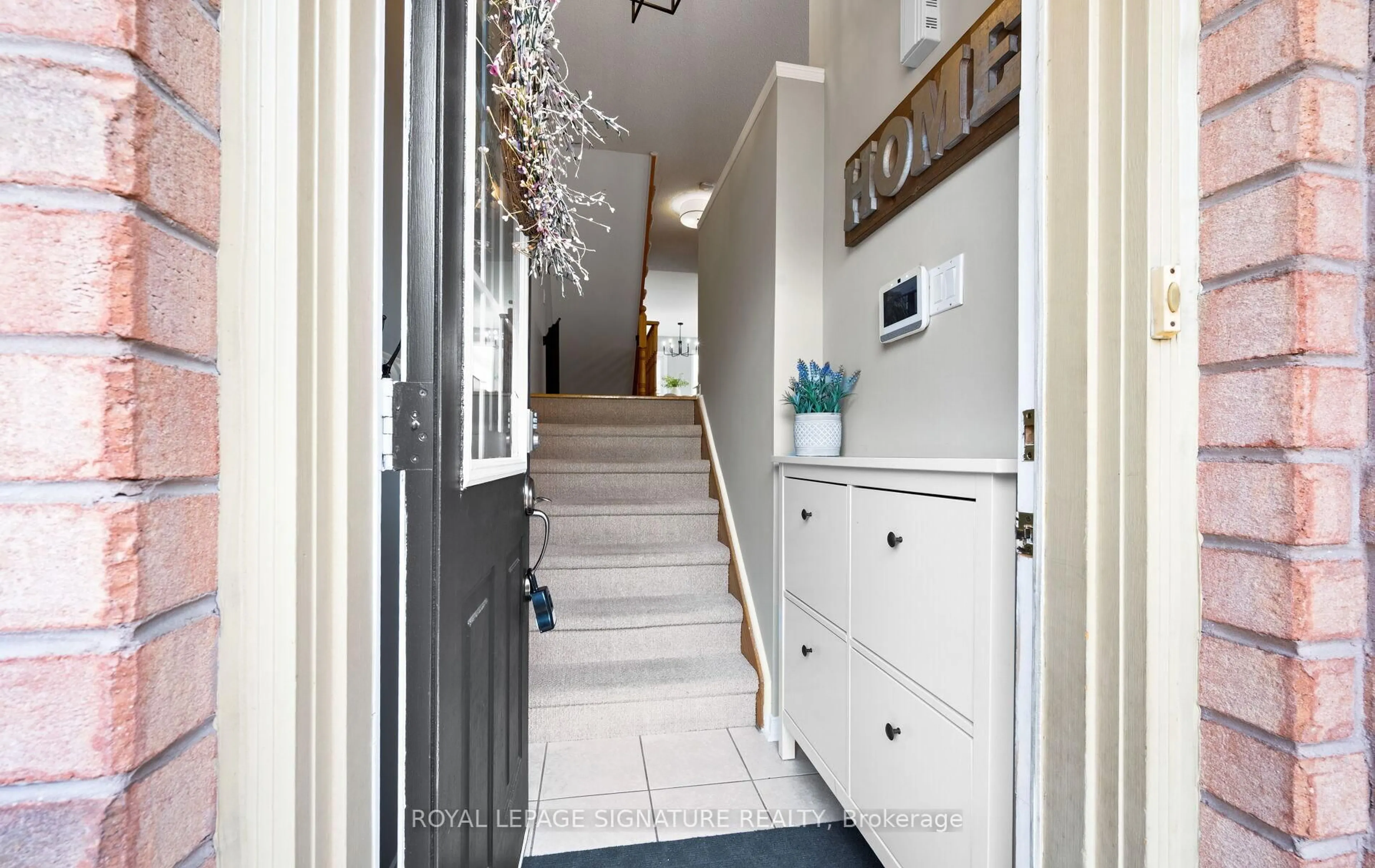 Indoor foyer for 5055 Heatherleigh Ave #107, Mississauga Ontario L5V 2R8