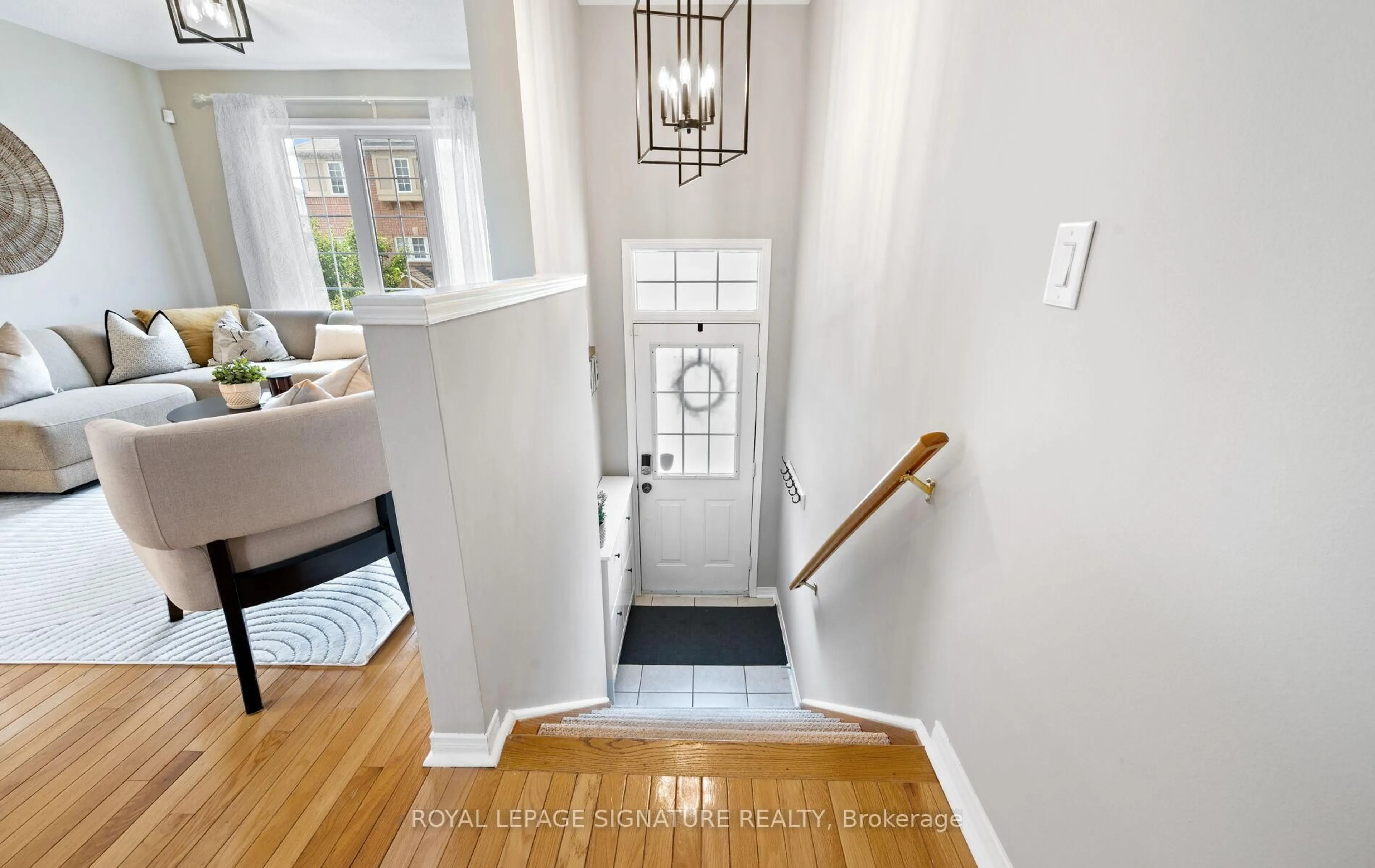 Indoor entryway for 5055 Heatherleigh Ave #107, Mississauga Ontario L5V 2R8