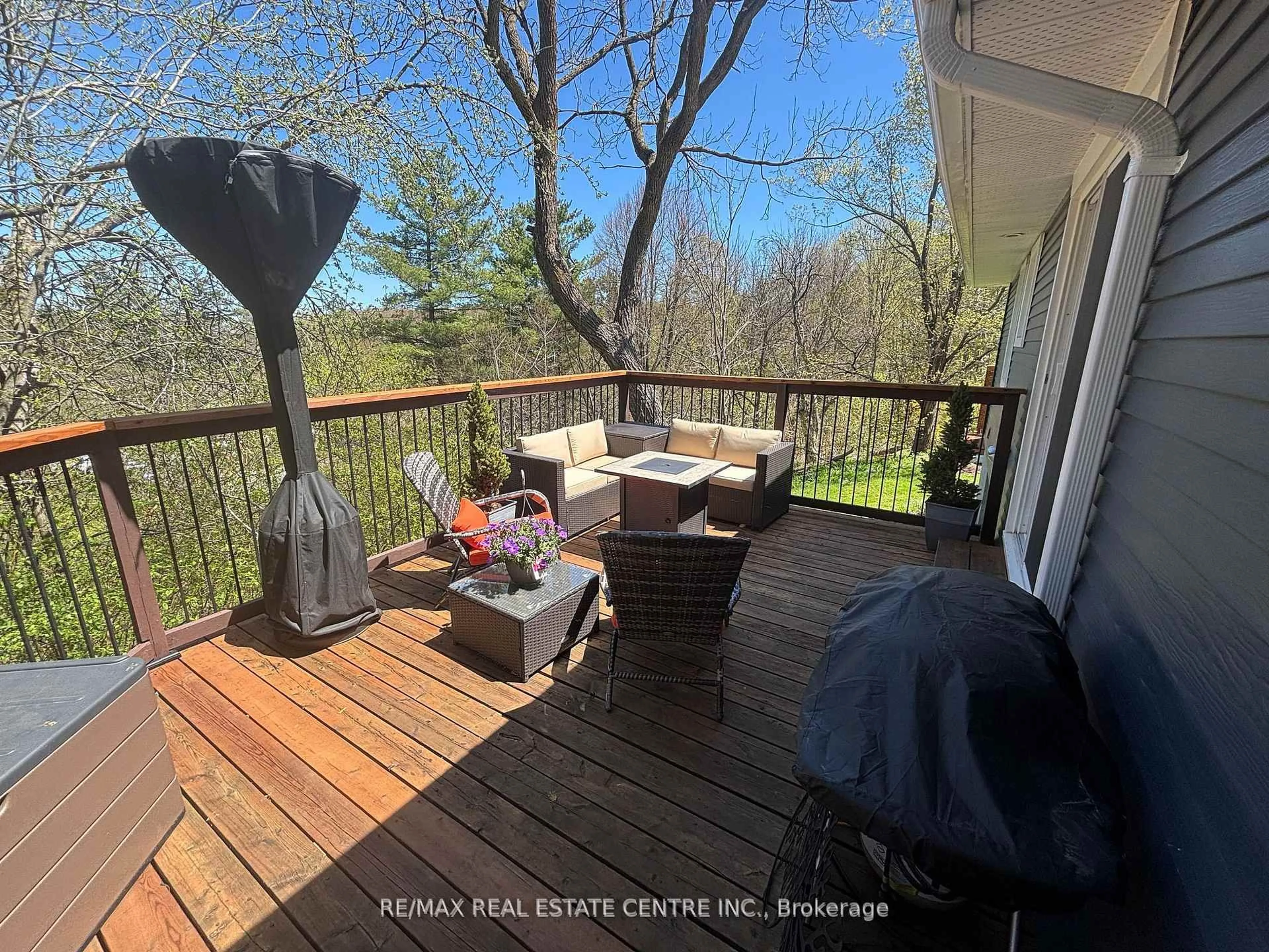 Patio, water/lake/river/ocean view for 17257 Old Main St, Caledon Ontario L7K 0E6
