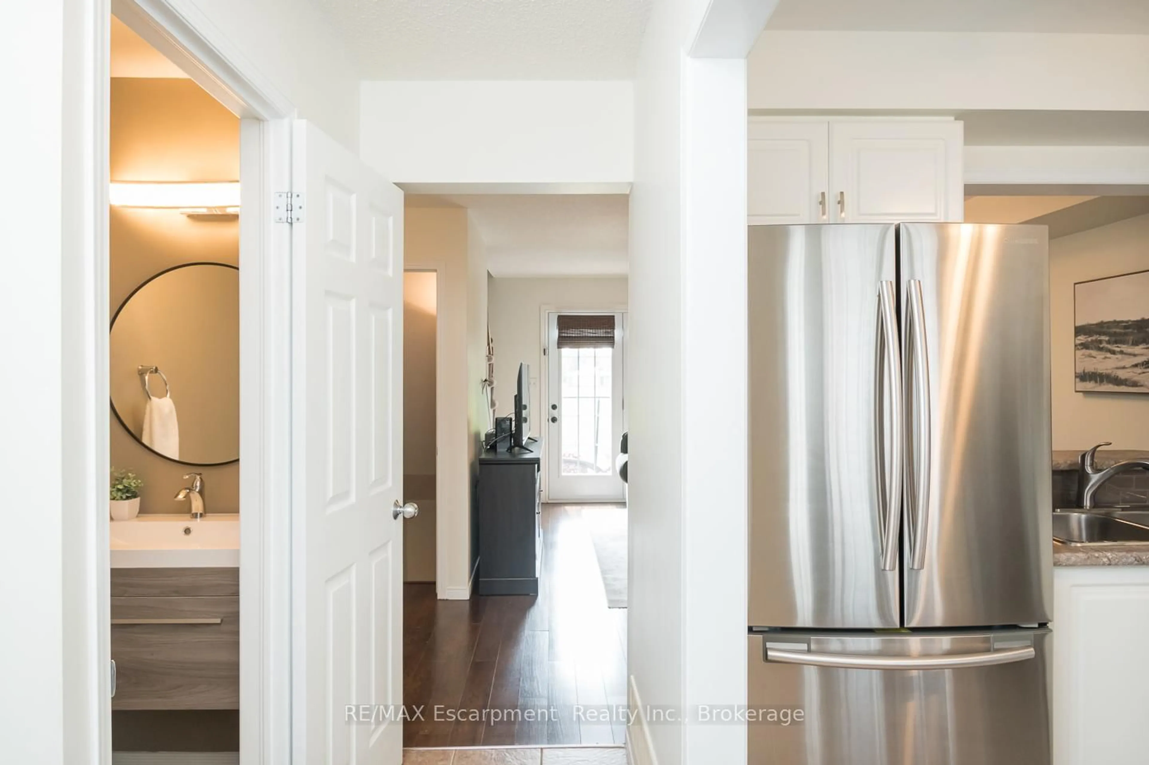 Indoor entryway for 4200 Kilmer Dr #47, Burlington Ontario L7M 4Y3
