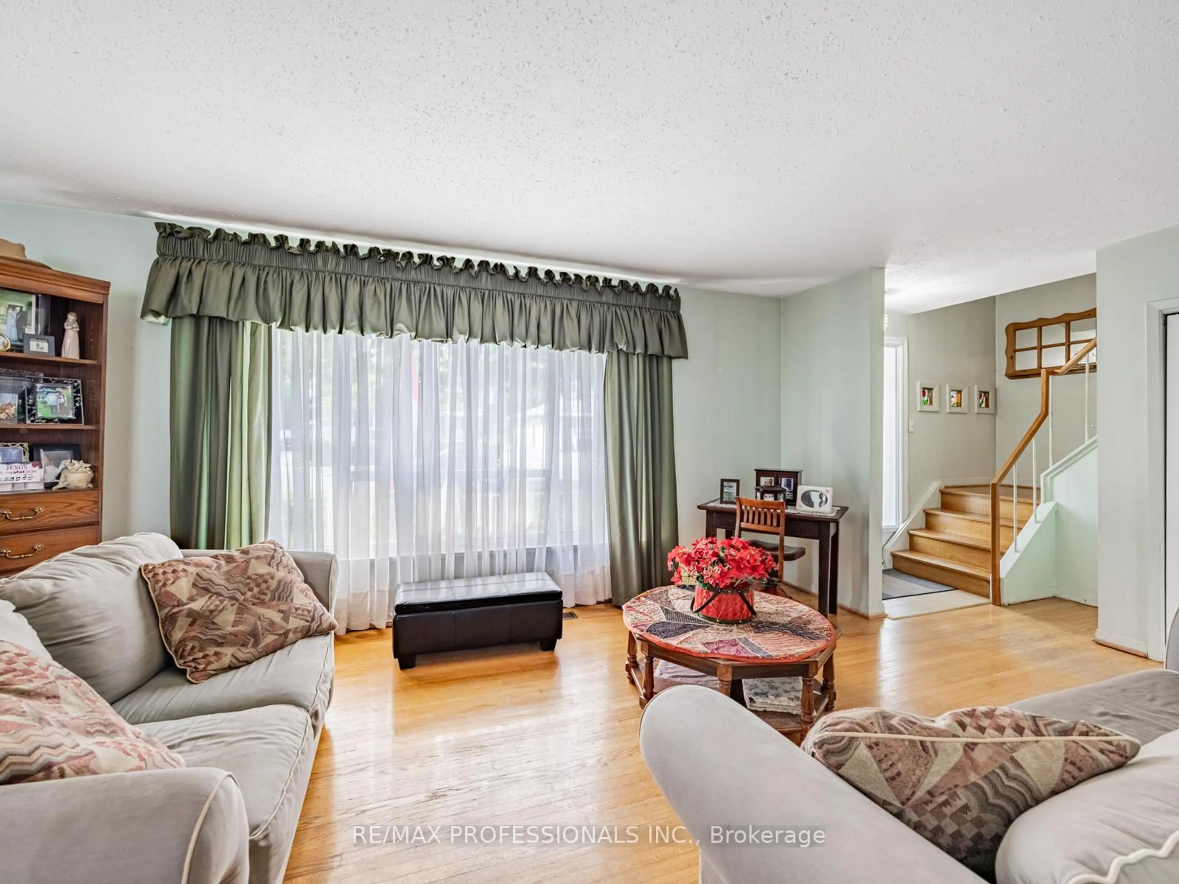 Living room with furniture, wood/laminate floor for 21 Waterbury Dr, Toronto Ontario M9R 3X8