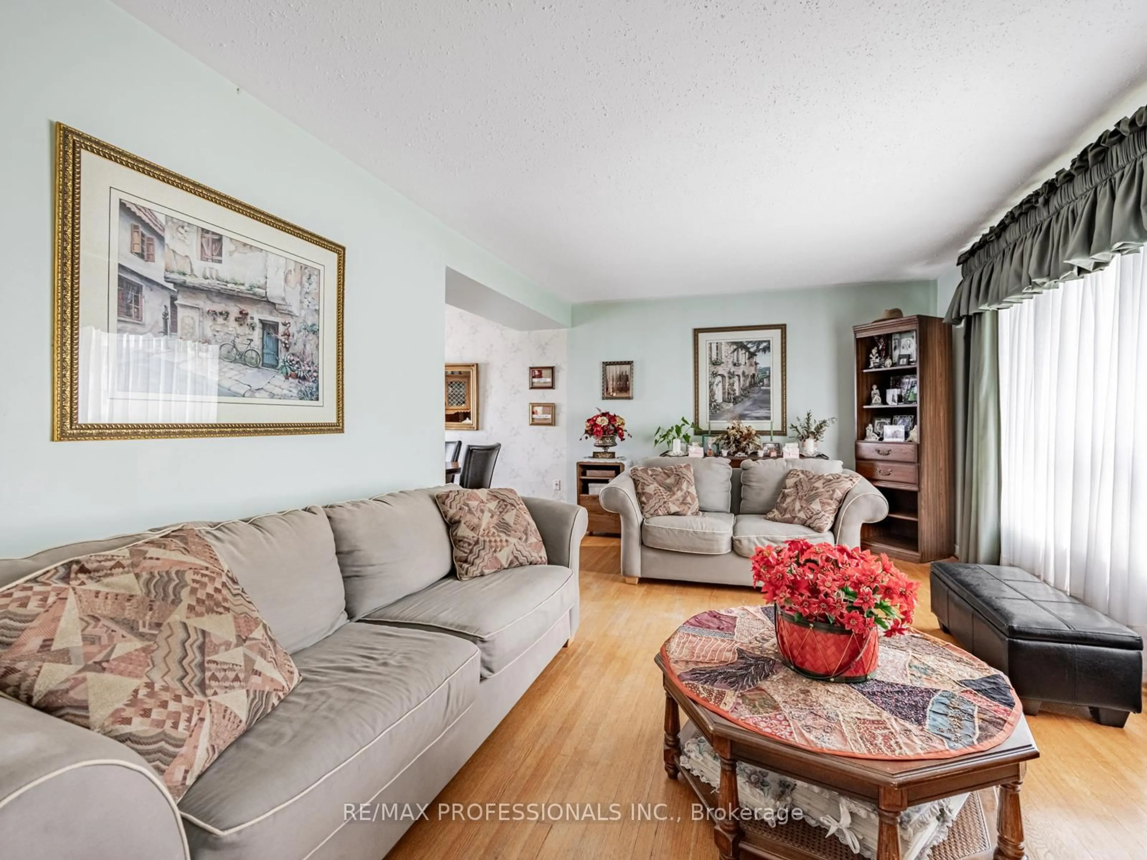 Living room with furniture, wood/laminate floor for 21 Waterbury Dr, Toronto Ontario M9R 3X8