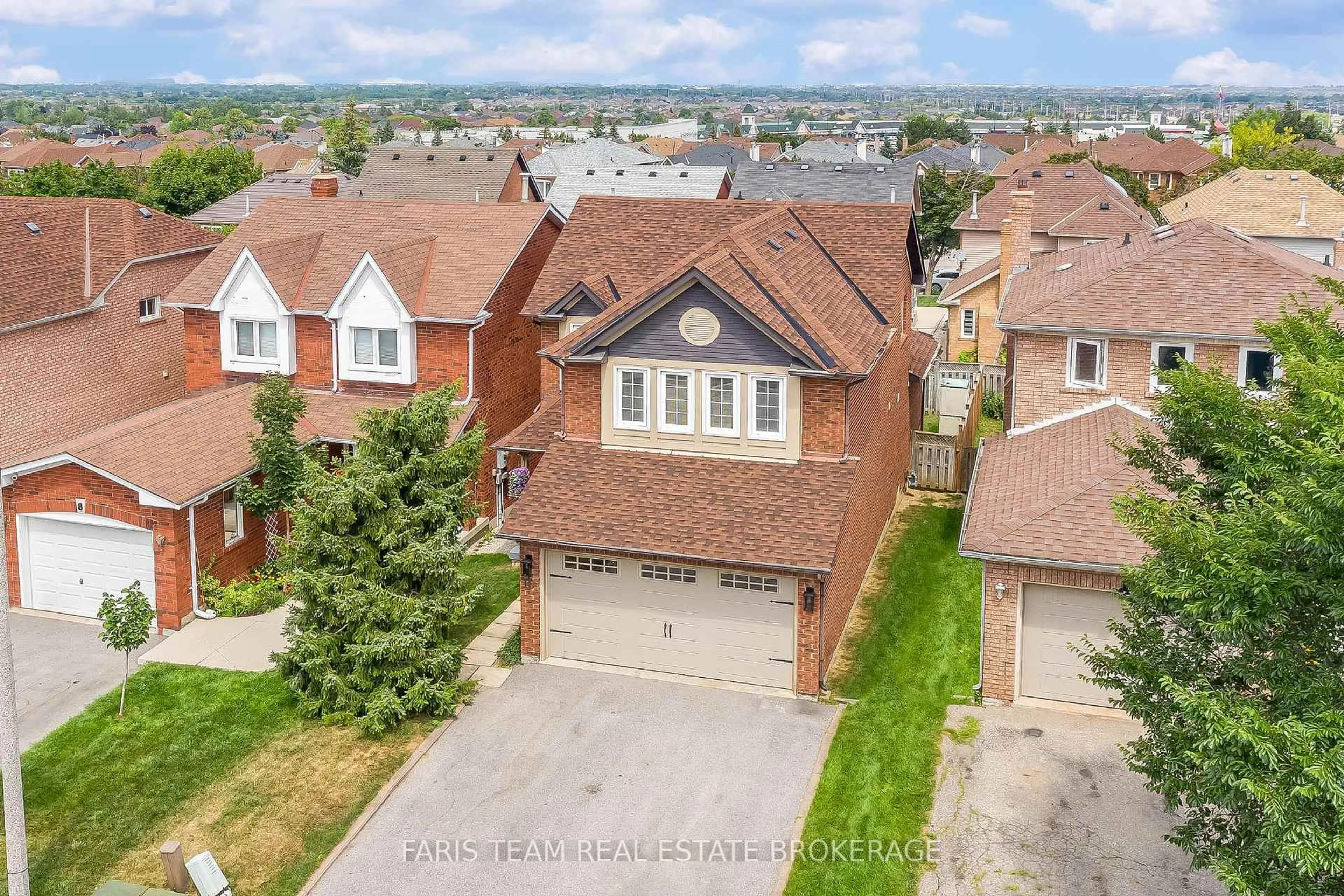 A pic from outside/outdoor area/front of a property/back of a property/a pic from drone, street for 10 Ural Circ, Brampton Ontario L6R 1H1