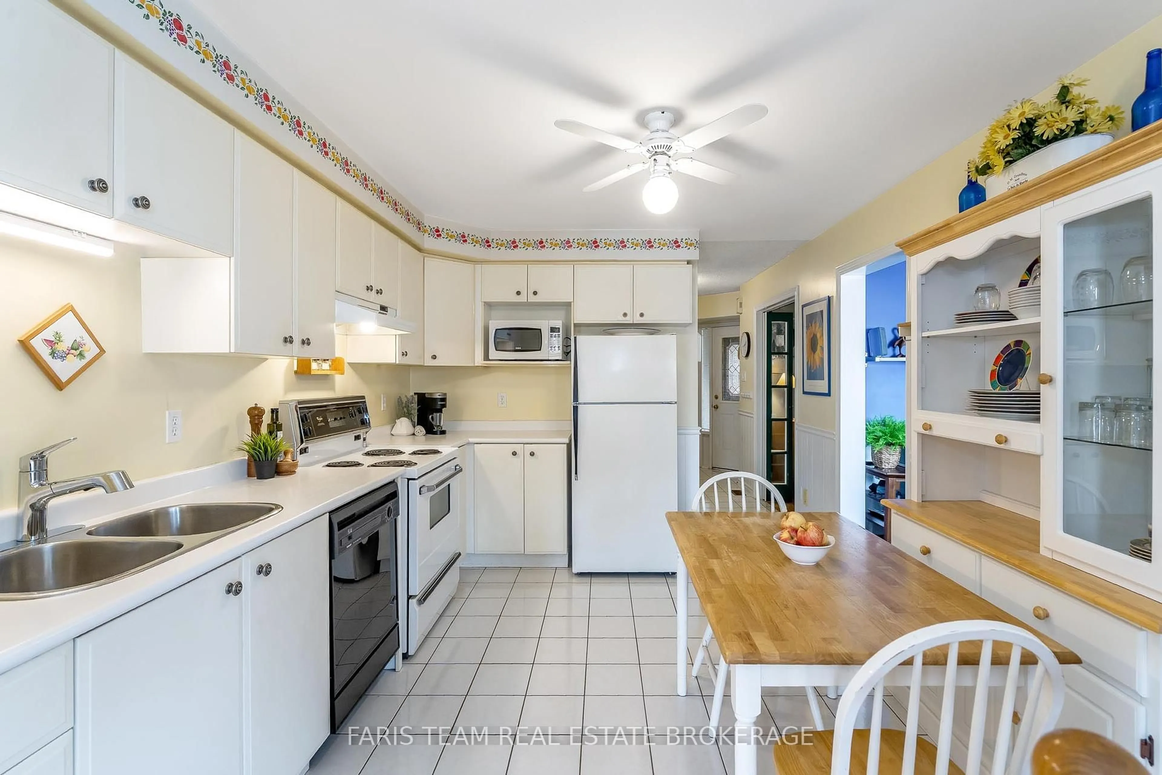 Standard kitchen, ceramic/tile floor for 10 Ural Circ, Brampton Ontario L6R 1H1