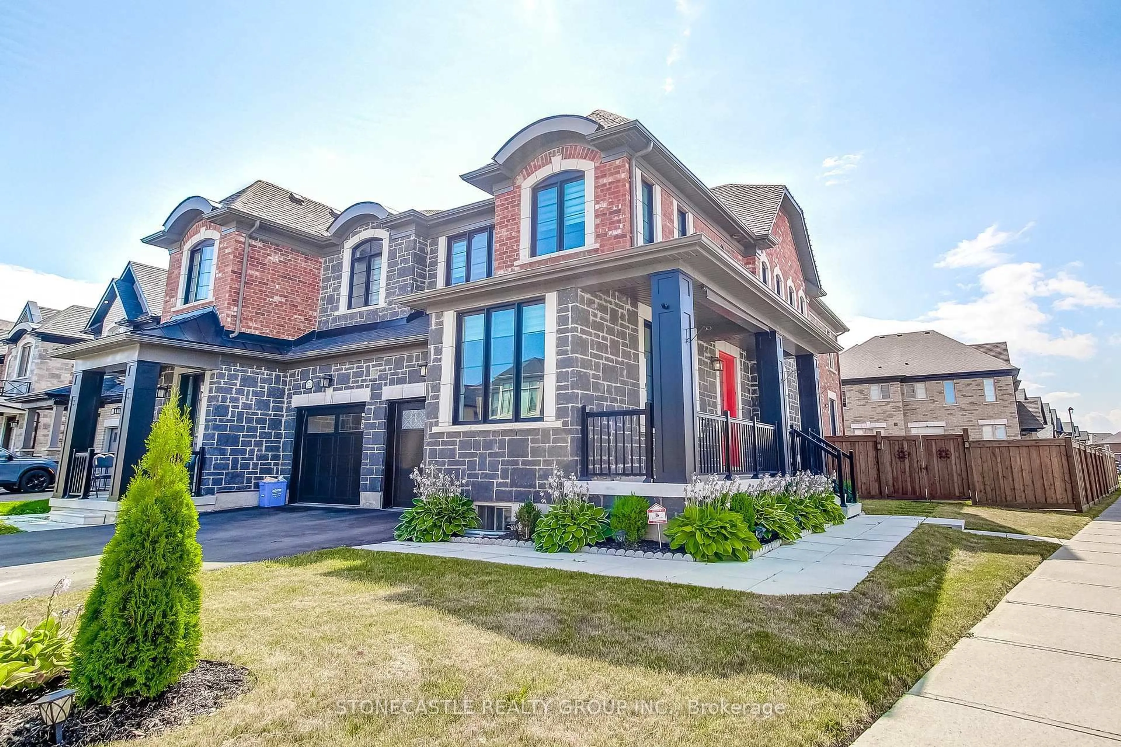 Home with brick exterior material, street for 526 Beam Crt, Milton Ontario L9E 1L3