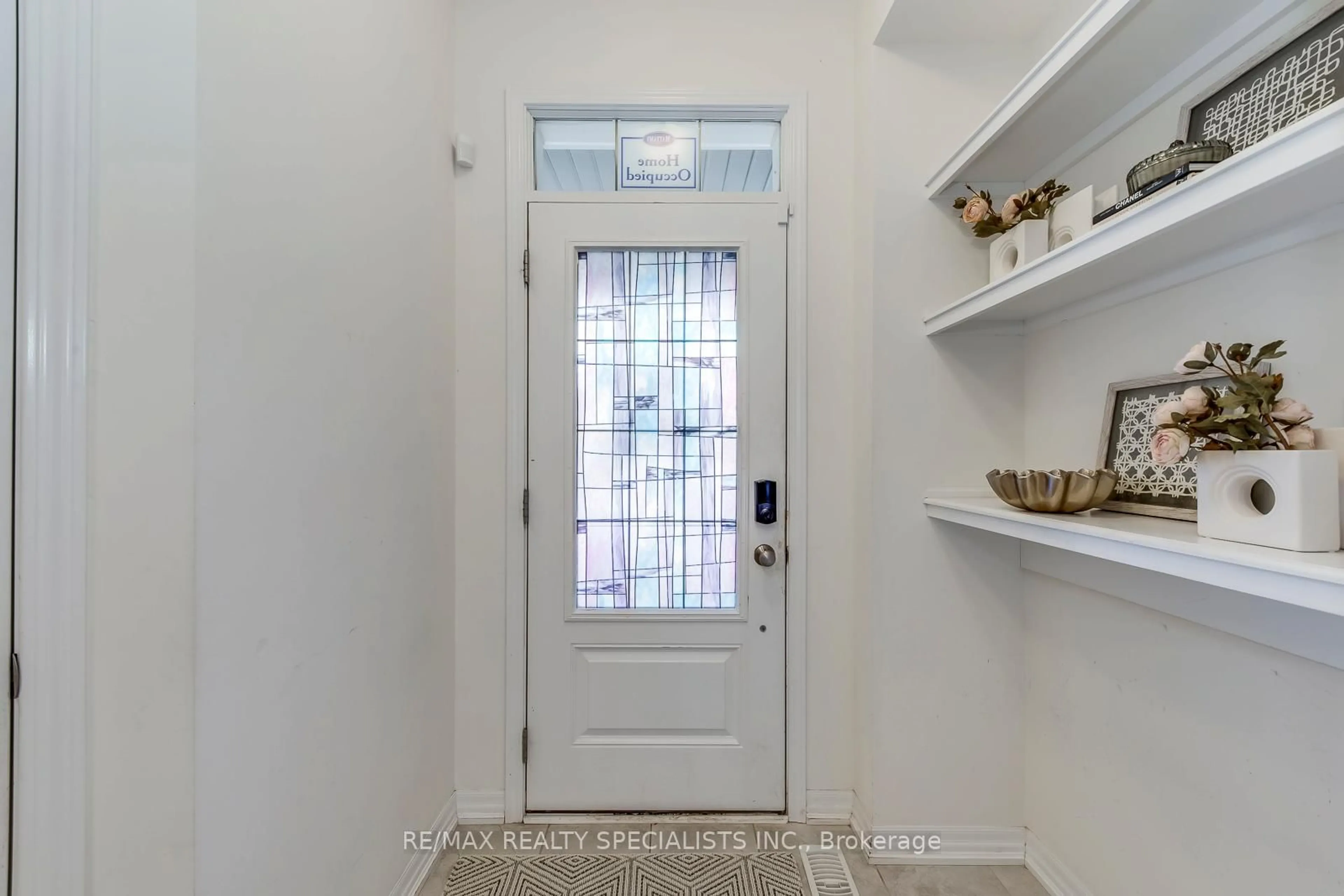 Indoor entryway for 142 Beaveridge Ave, Oakville Ontario L6H 7C3