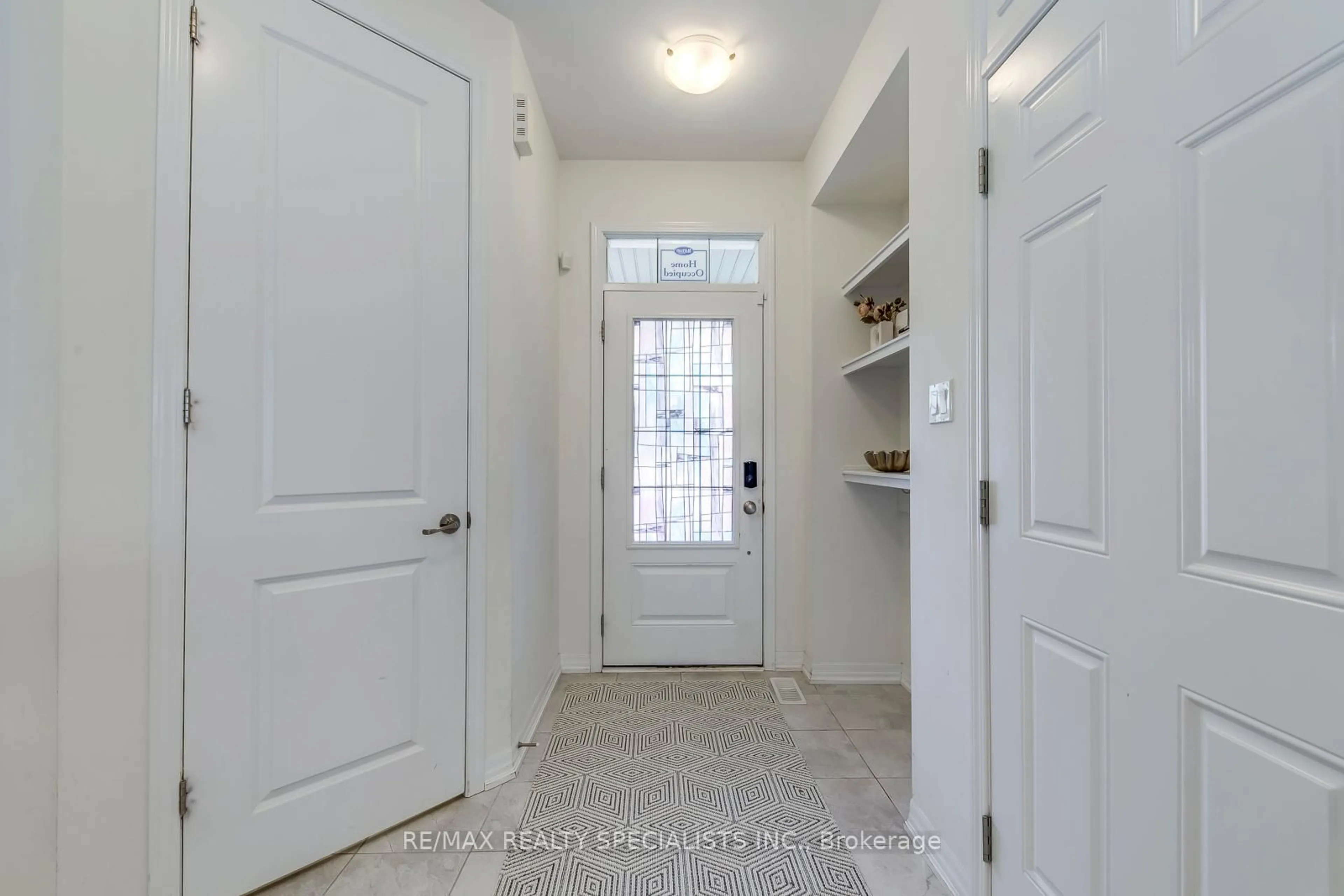 Indoor entryway for 142 Beaveridge Ave, Oakville Ontario L6H 7C3