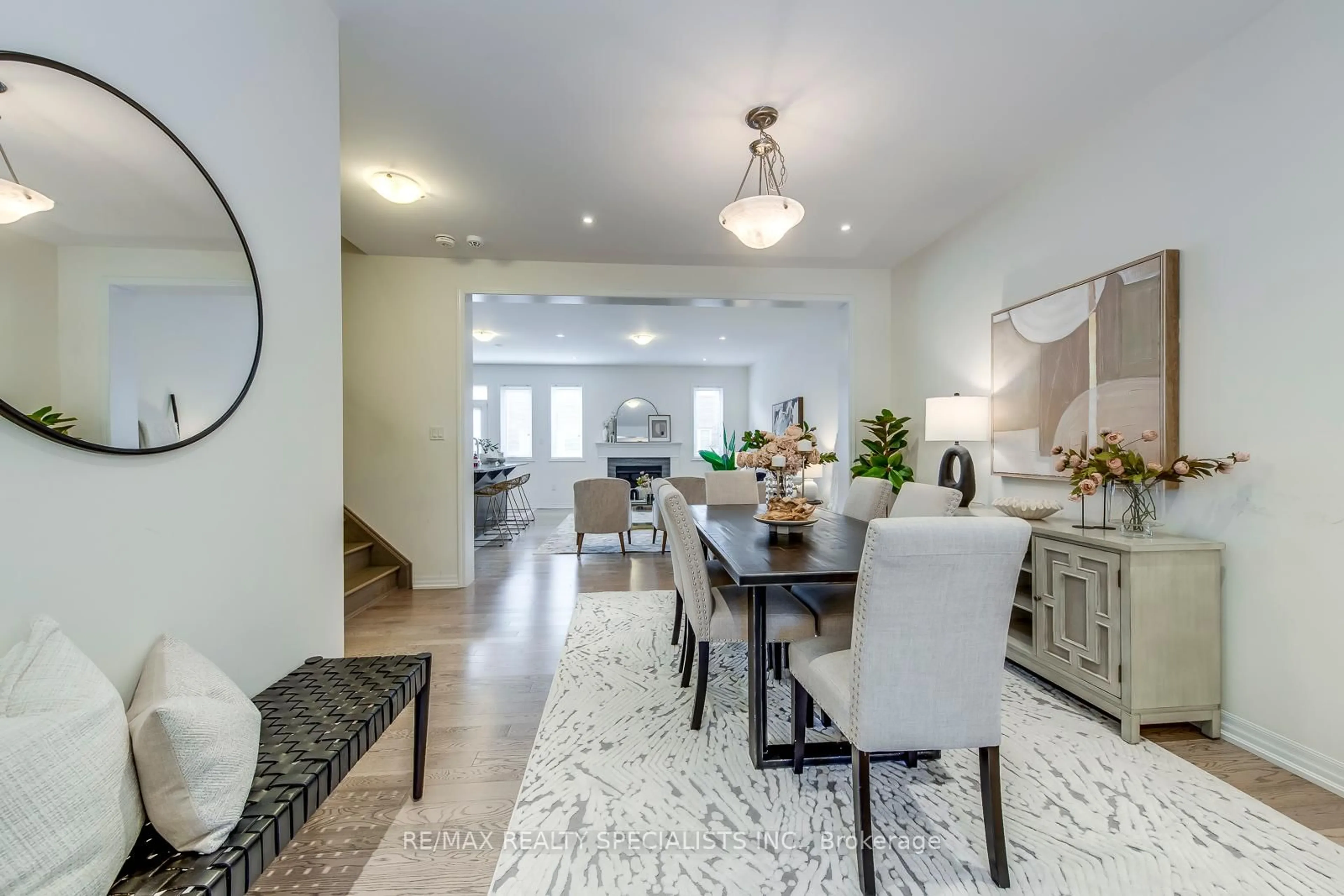 Dining room, ceramic/tile floor for 142 Beaveridge Ave, Oakville Ontario L6H 7C3