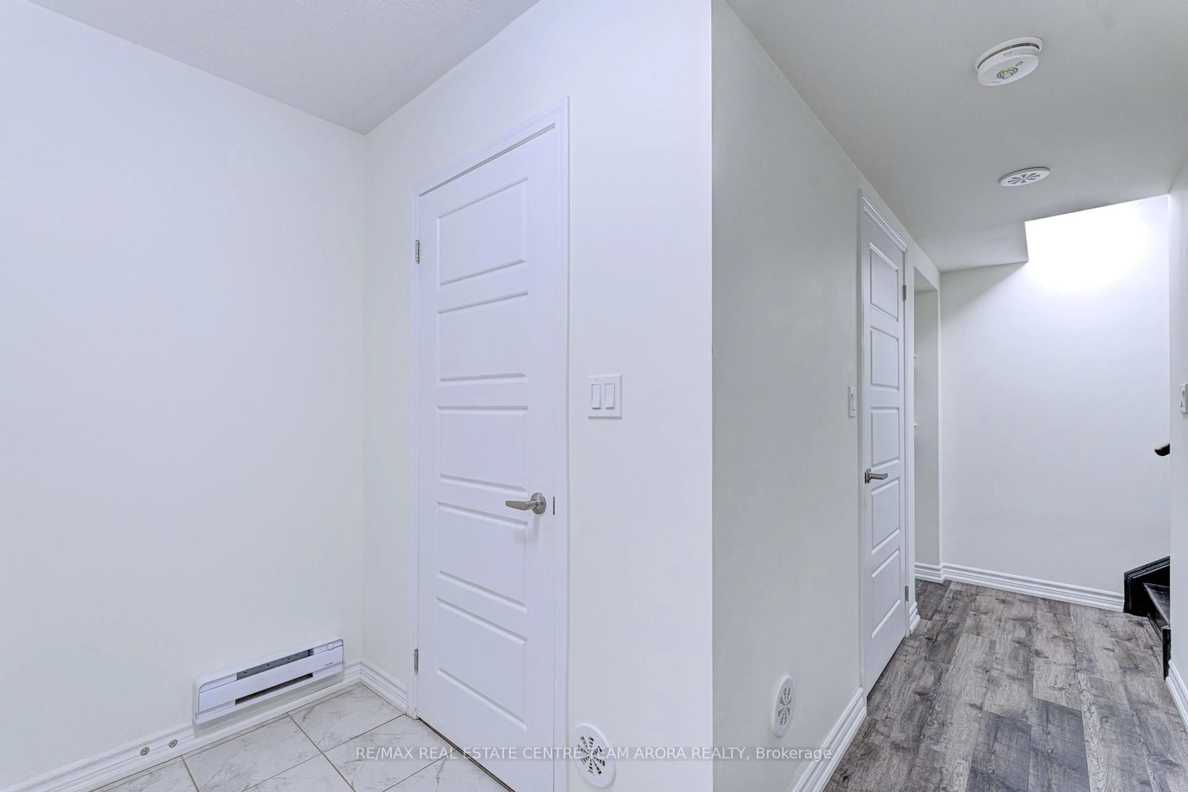 Unknown for 990 Balsam Crt, Milton Ontario L9E 1R5