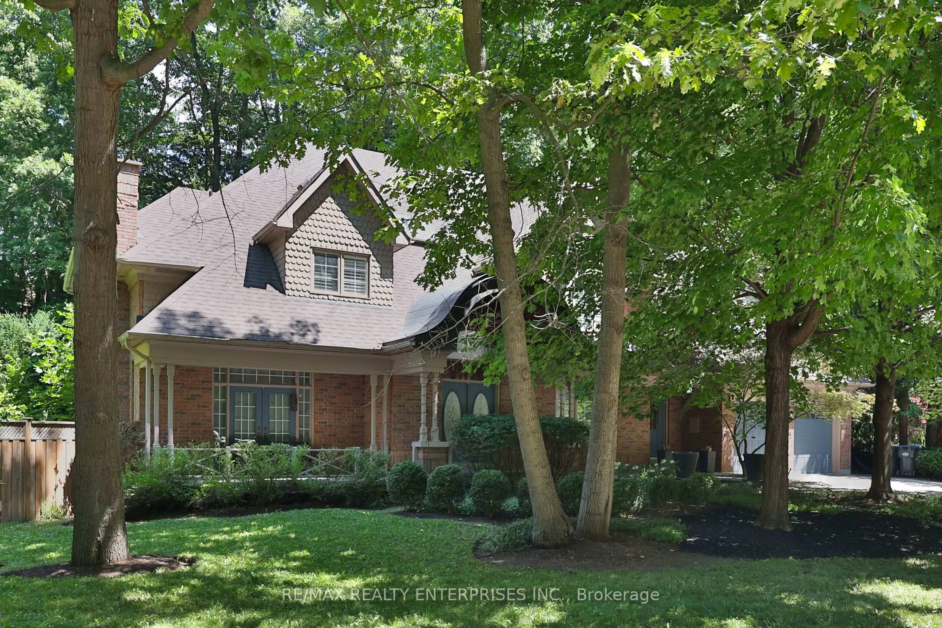 Home with brick exterior material, street for 2045 Heartwood Crt, Mississauga Ontario L5C 4P7