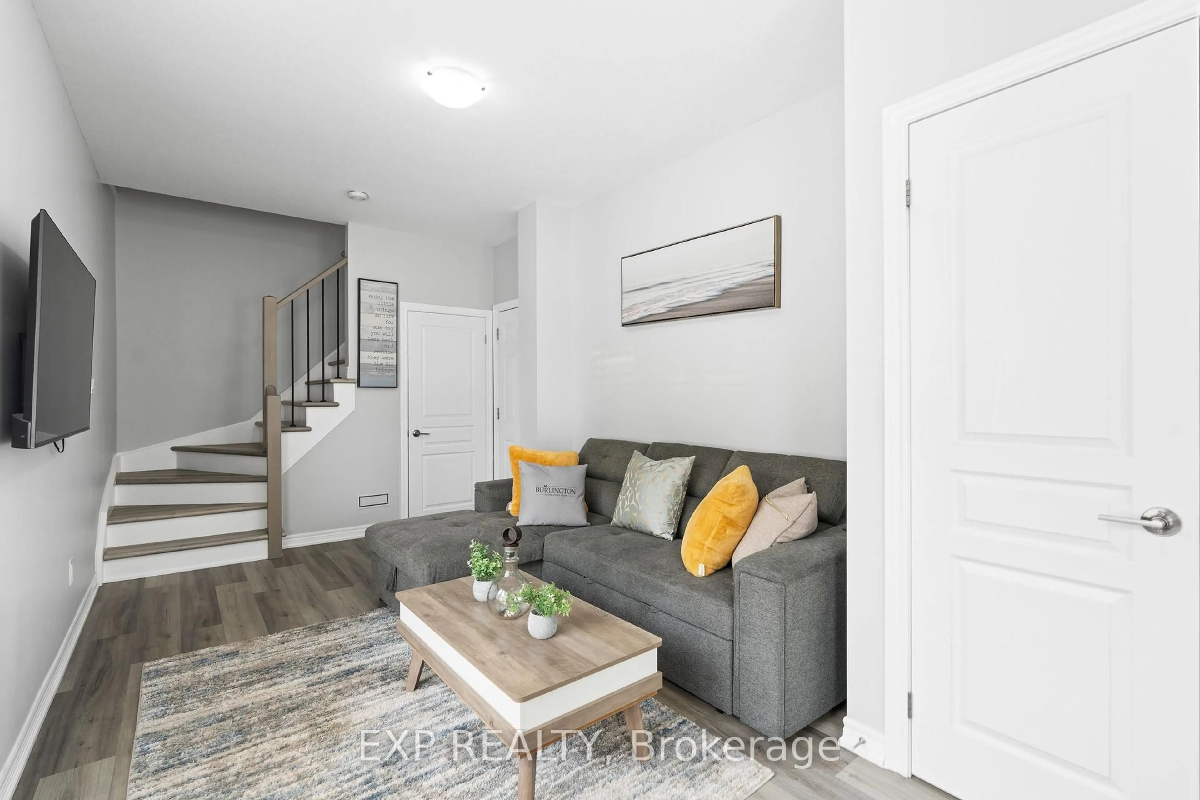 Indoor entryway for 1401 Plains Rd #92, Burlington Ontario L7R 3P9