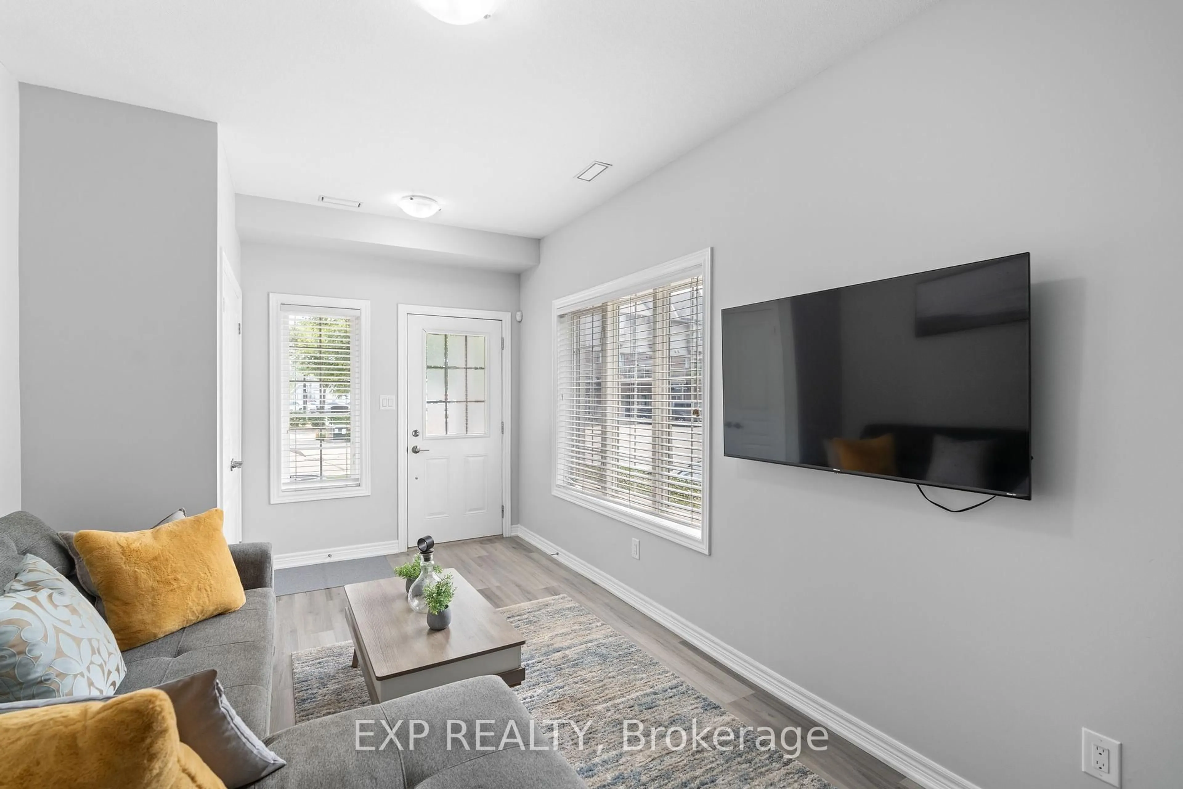 Indoor entryway for 1401 Plains Rd #92, Burlington Ontario L7R 3P9