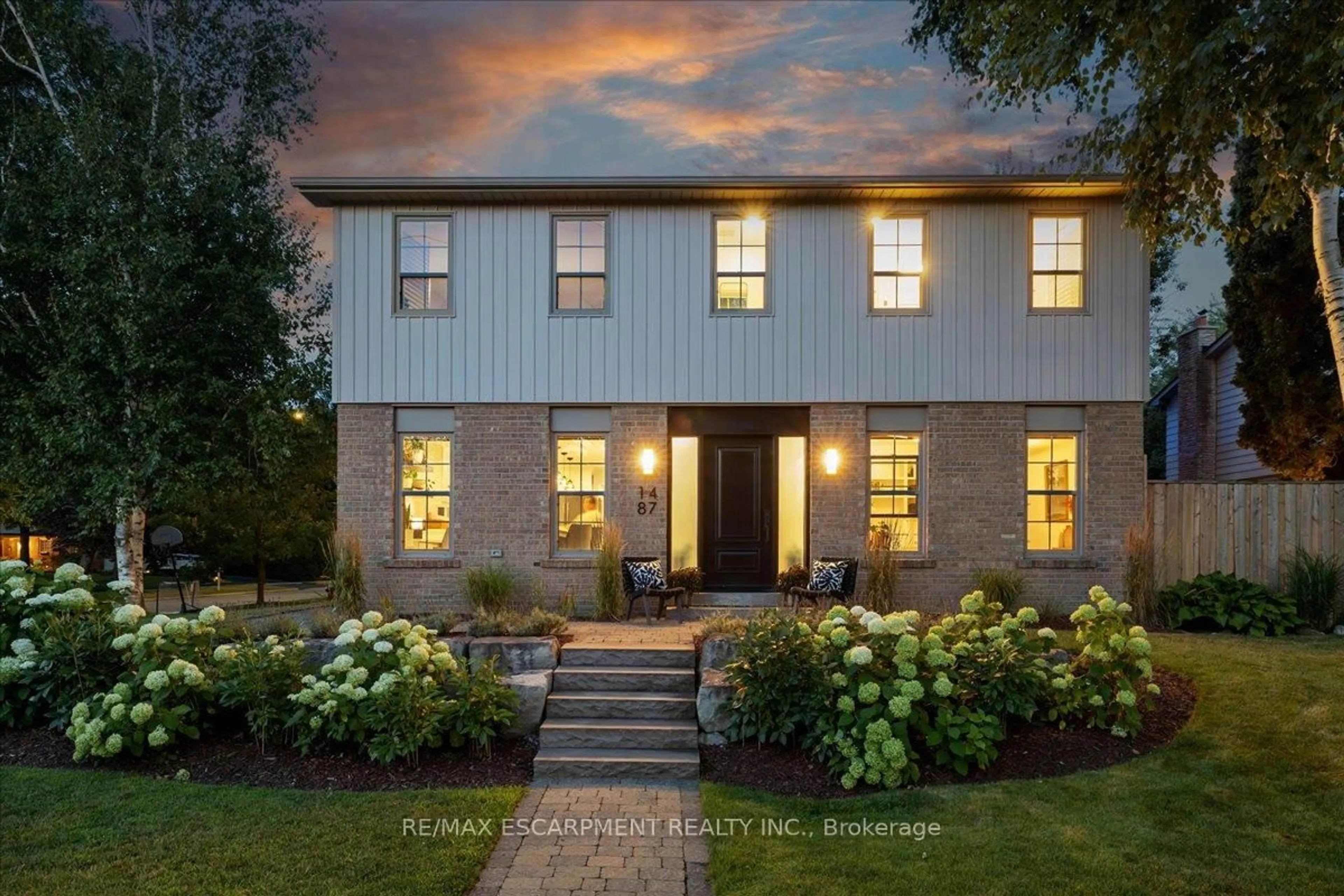 Home with brick exterior material, building for 1487 Chriseden Dr, Mississauga Ontario L5H 1V3