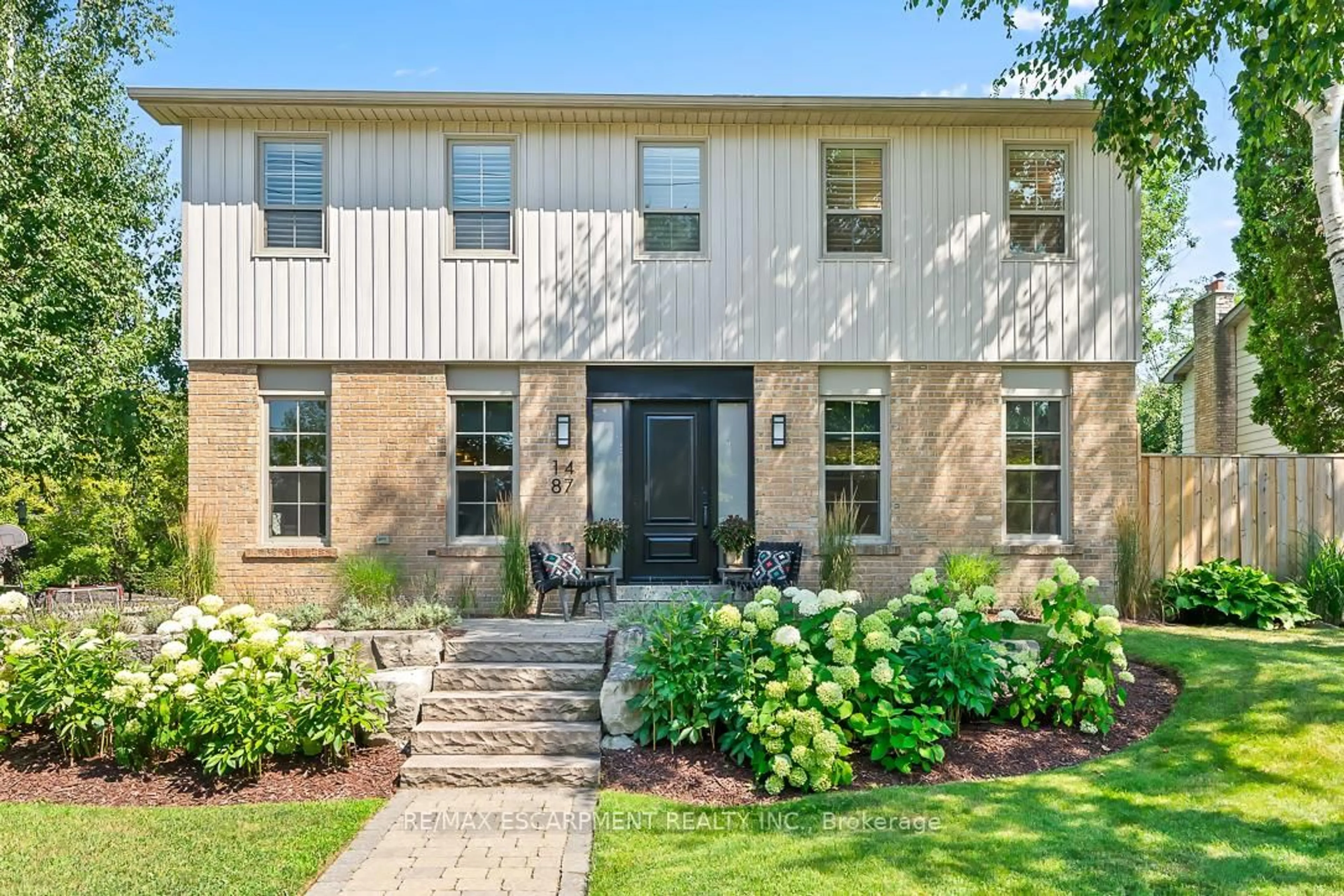 Home with brick exterior material, street for 1487 Chriseden Dr, Mississauga Ontario L5H 1V3