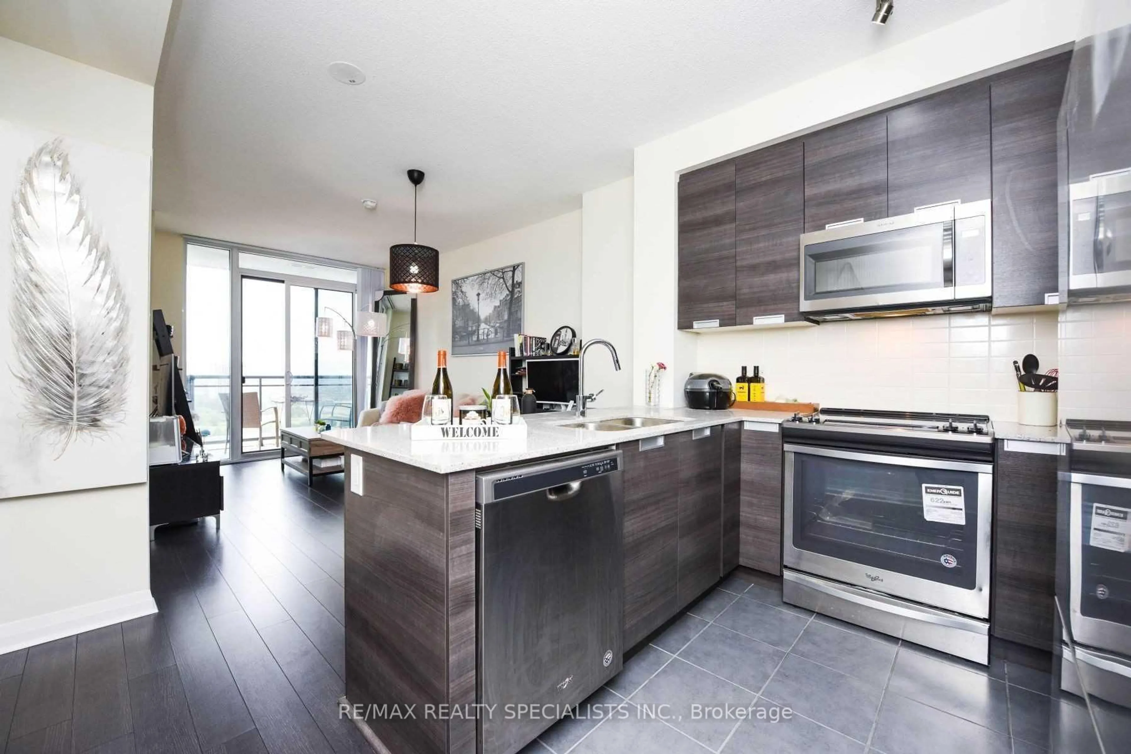 Contemporary kitchen, unknown for 5033 Four Springs Ave #1418, Mississauga Ontario L5R 0E4