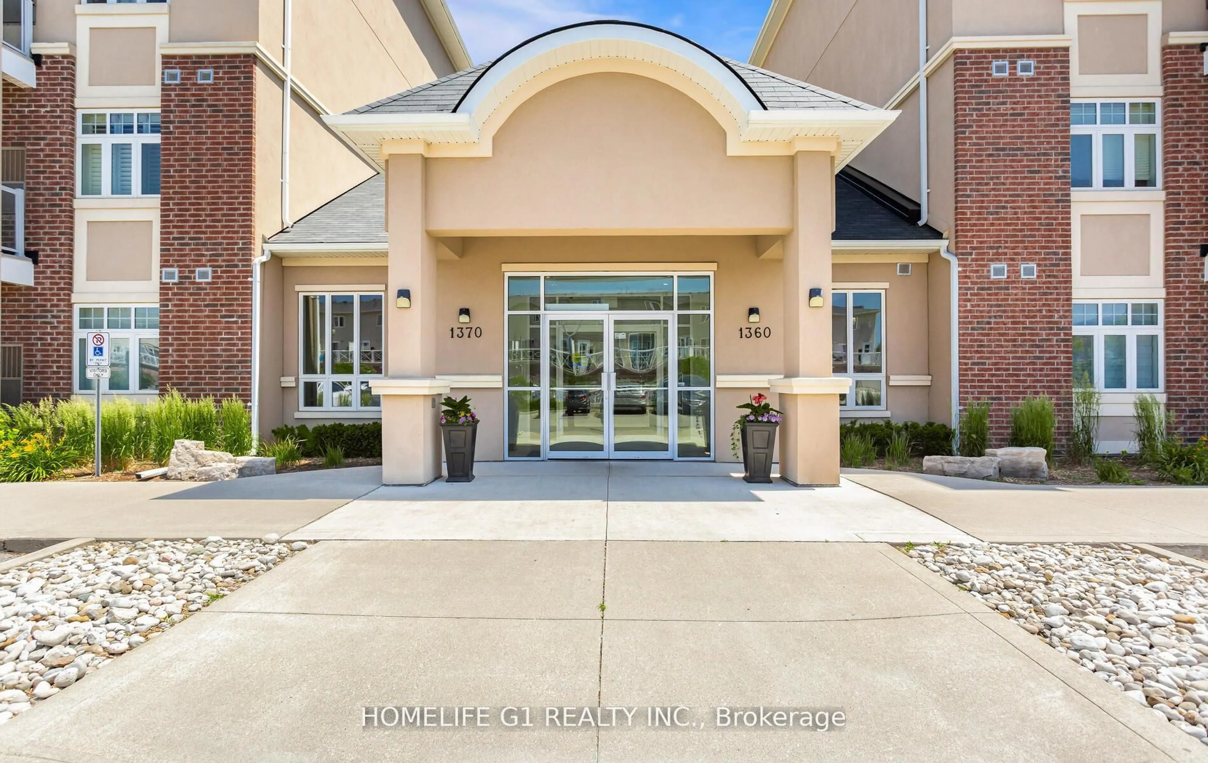 Indoor foyer for 1370 Costigan Rd #403, Milton Ontario L9T 8X7