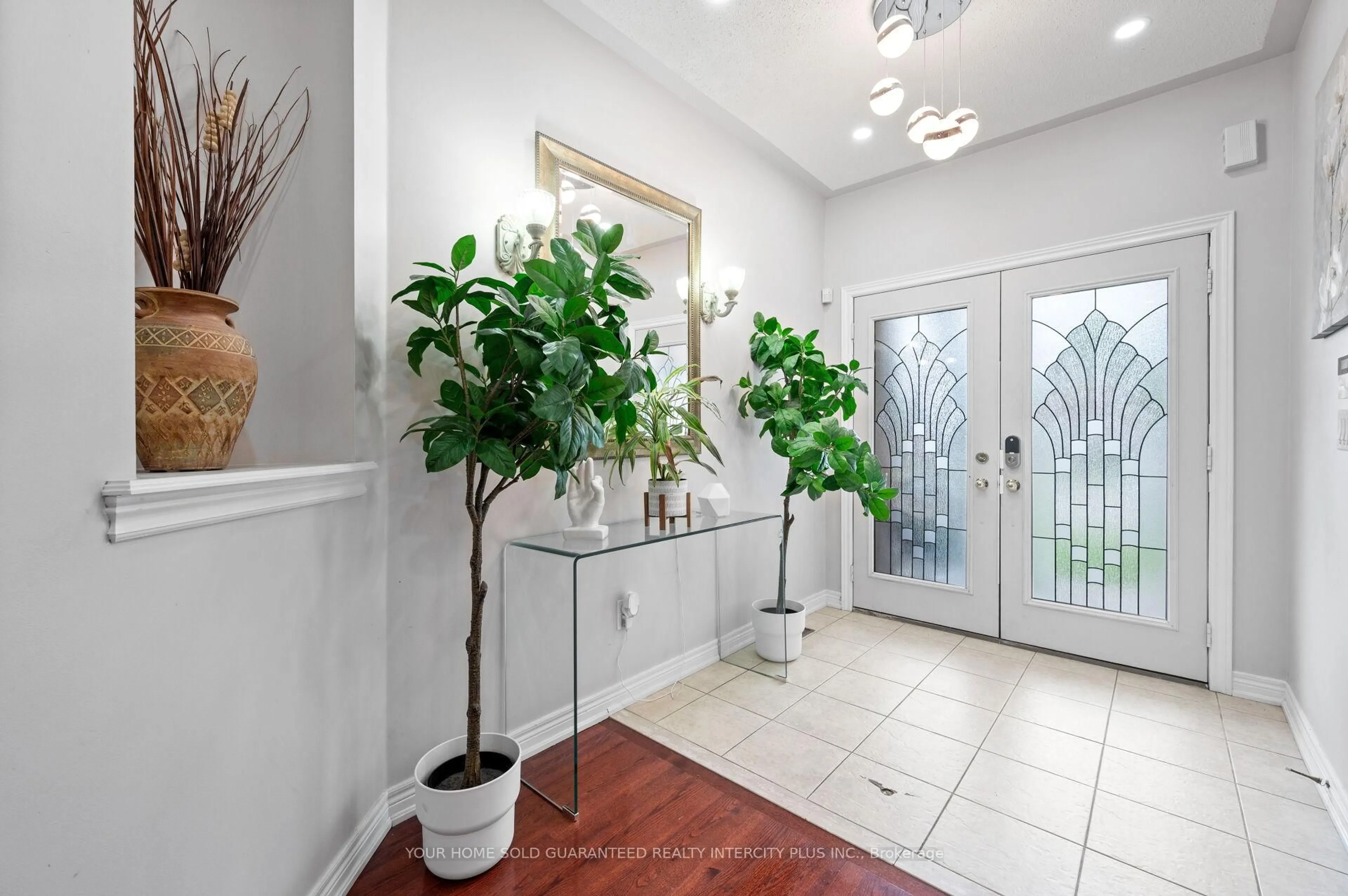 Indoor foyer for 11 Darren Rd, Brampton Ontario L6P 1Z6