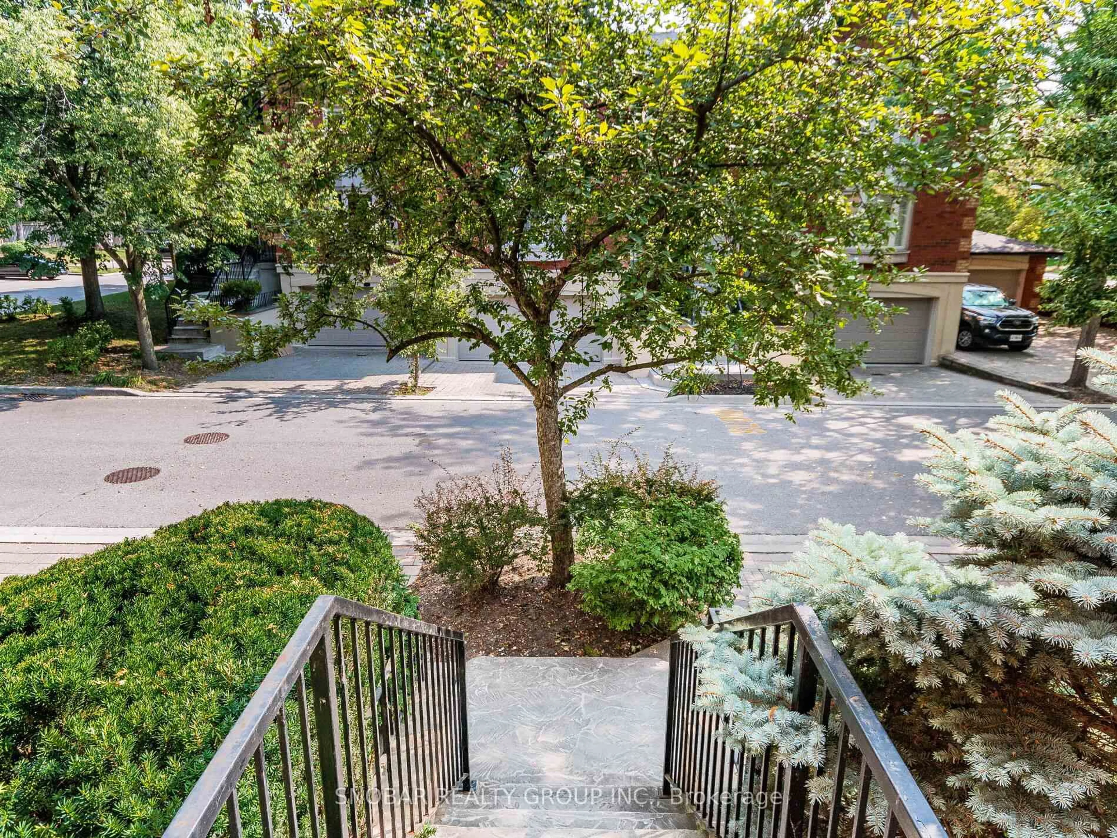 A pic from outside/outdoor area/front of a property/back of a property/a pic from drone, street for 1100 Queen St #2, Mississauga Ontario L5H 4J4