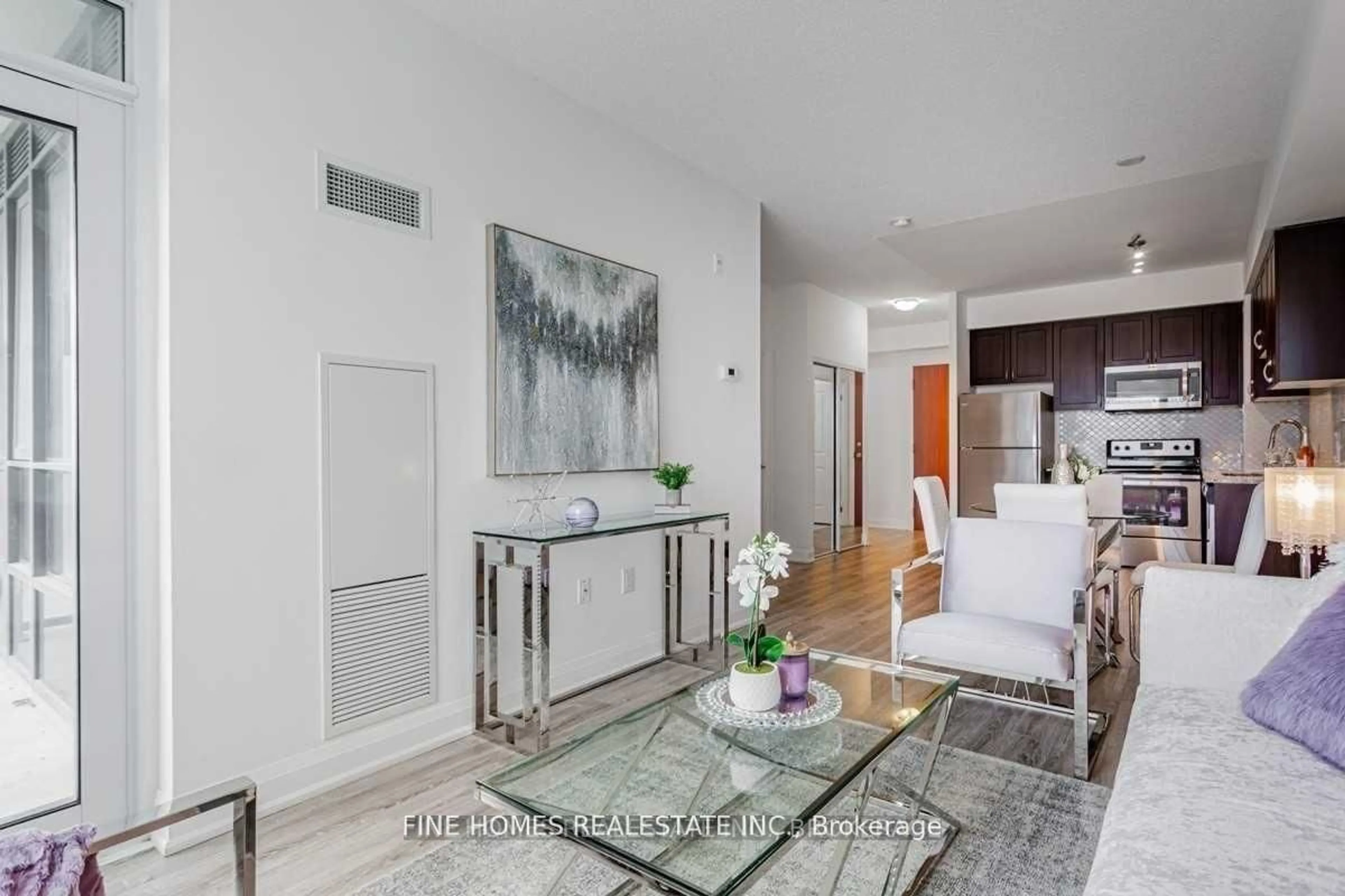 Living room with furniture, unknown for 2800 Keele St #514, Toronto Ontario M3M 2G4