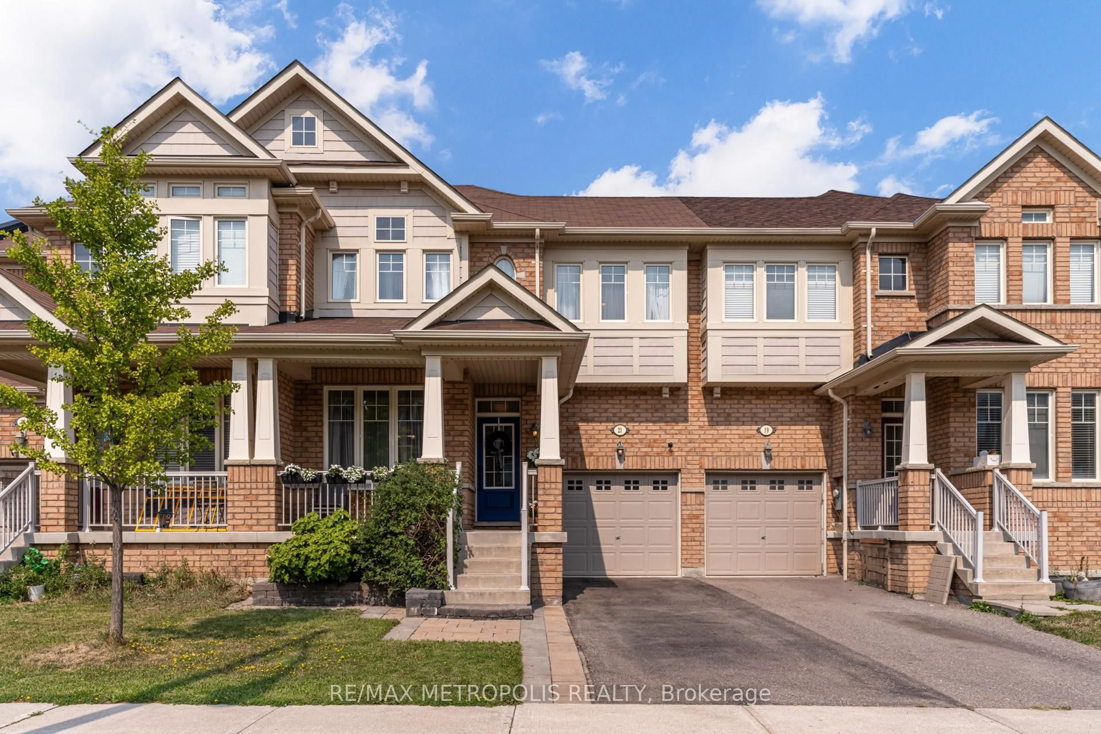 Home with brick exterior material, street for 21 Sky Harbour Dr, Brampton Ontario L6Y 0V6