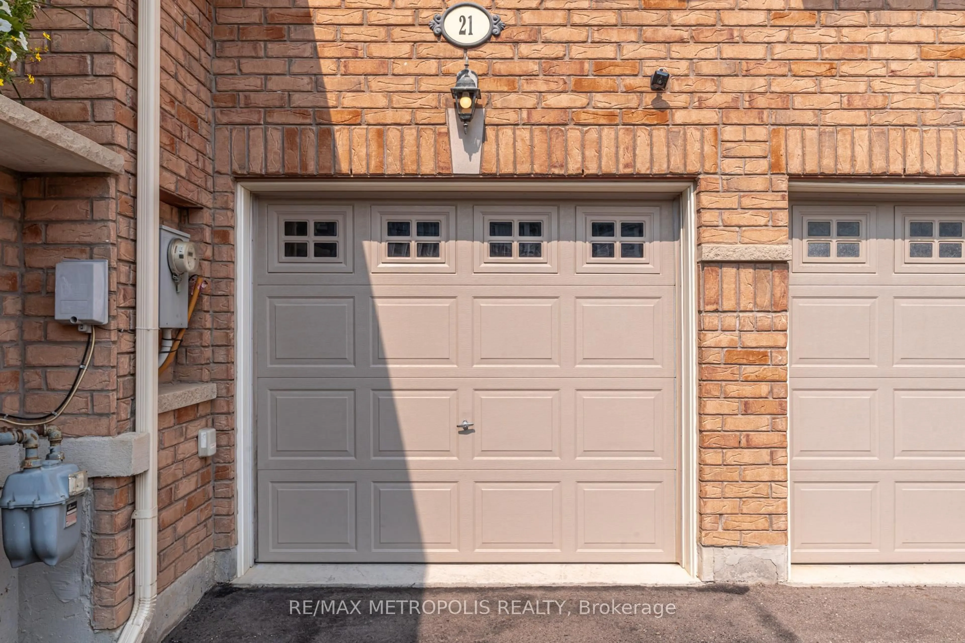 Unknown for 21 Sky Harbour Dr, Brampton Ontario L6Y 0V6