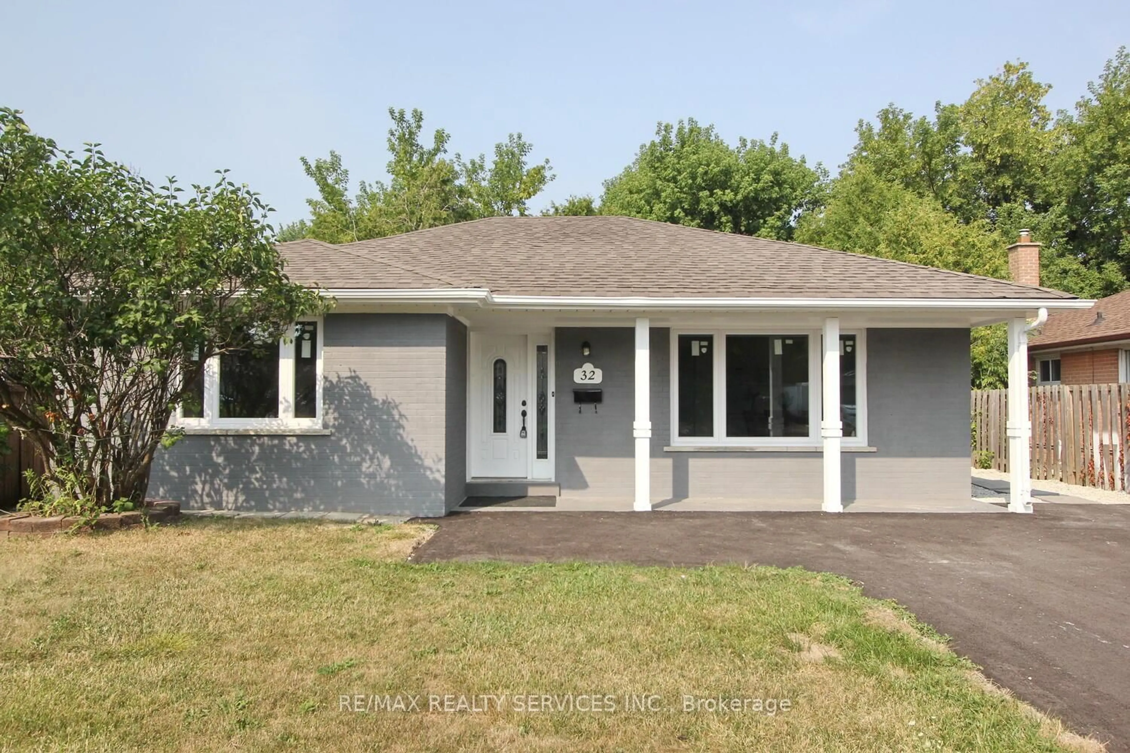 Home with vinyl exterior material, street for 32 Sanford Cres, Brampton Ontario L6X 2C3