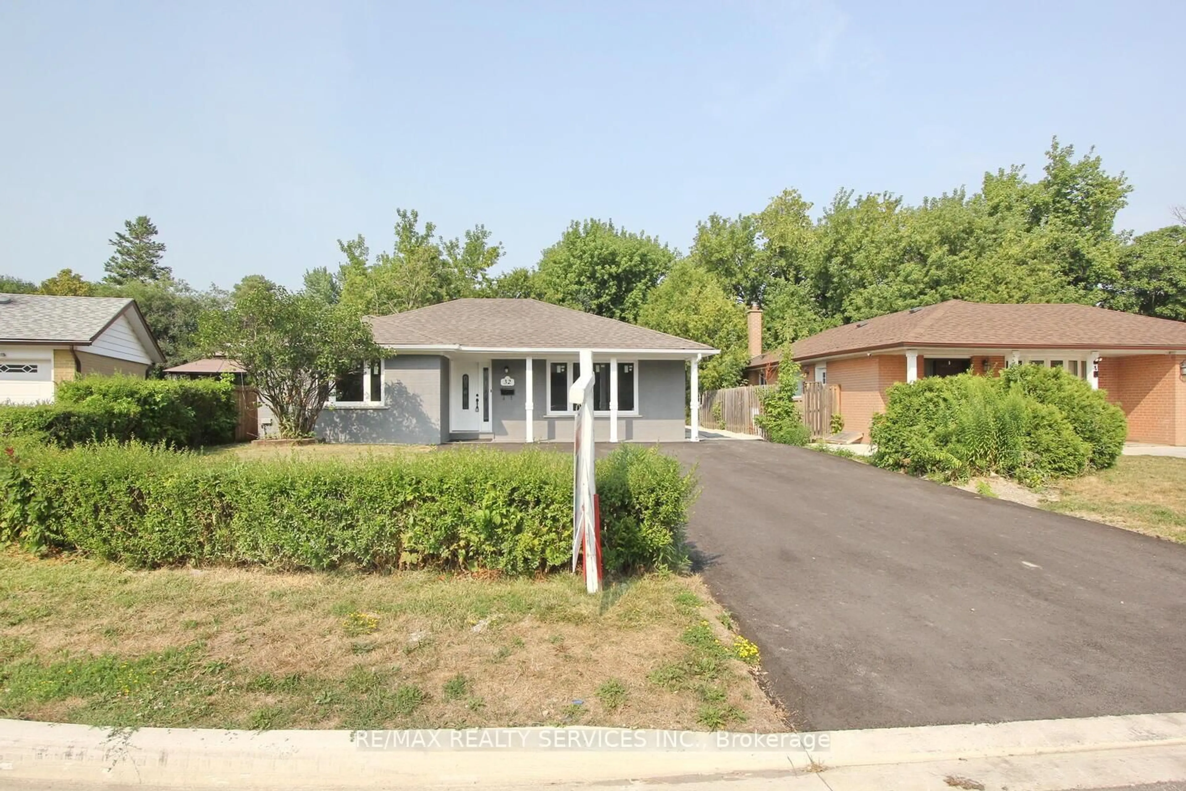 Unknown for 32 Sanford Cres, Brampton Ontario L6X 2C3