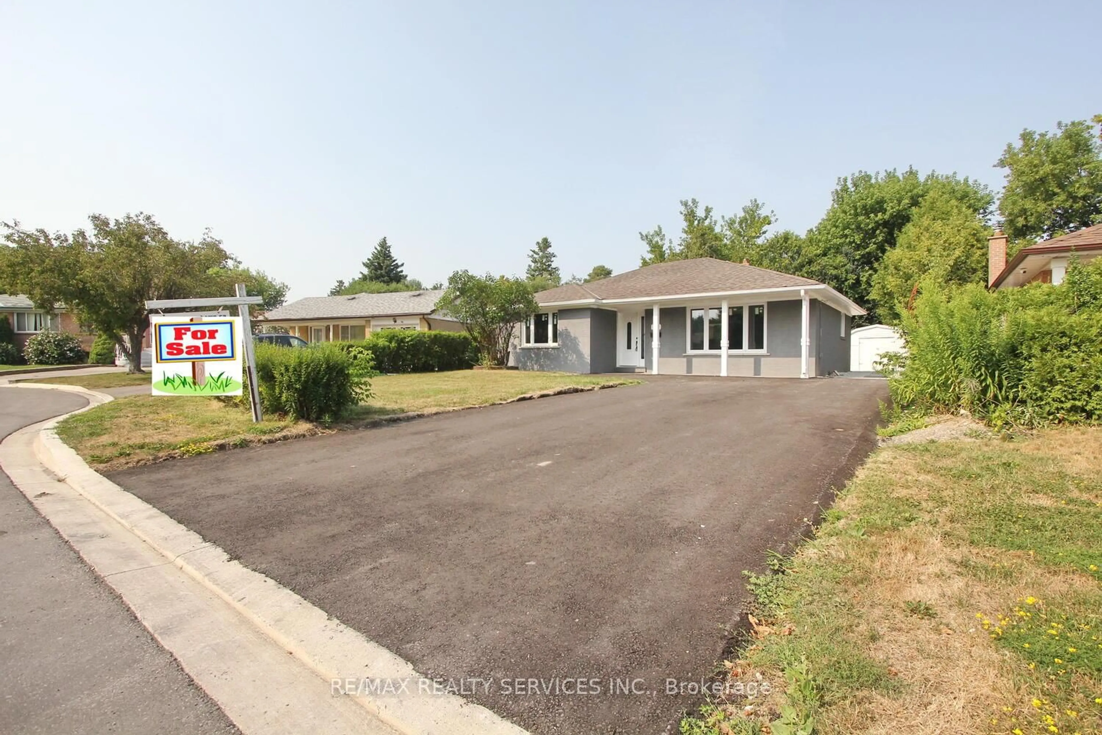 Unknown for 32 Sanford Cres, Brampton Ontario L6X 2C3