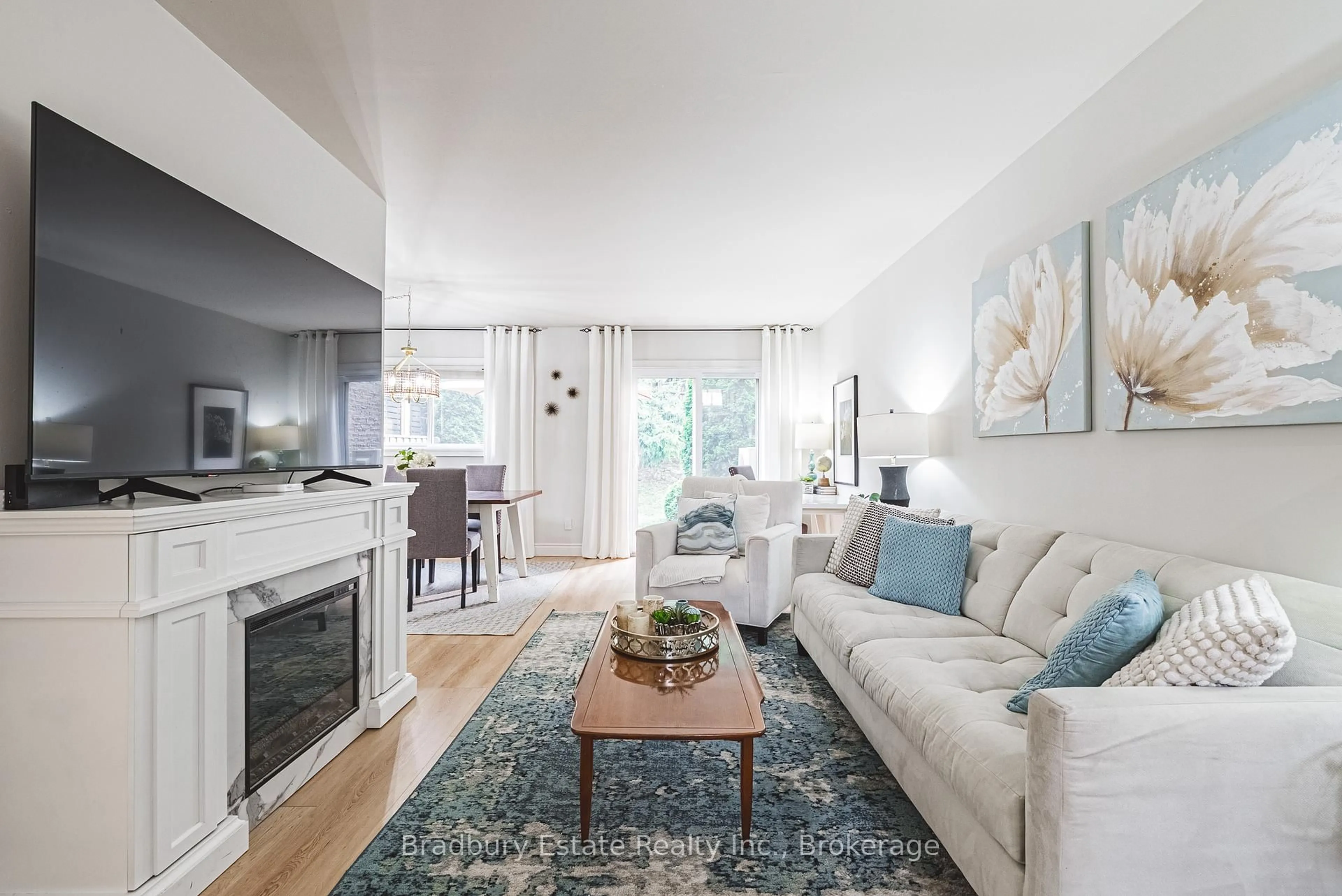 Living room with furniture, unknown for 1419 Ester Dr #9, Burlington Ontario L7P 1L5
