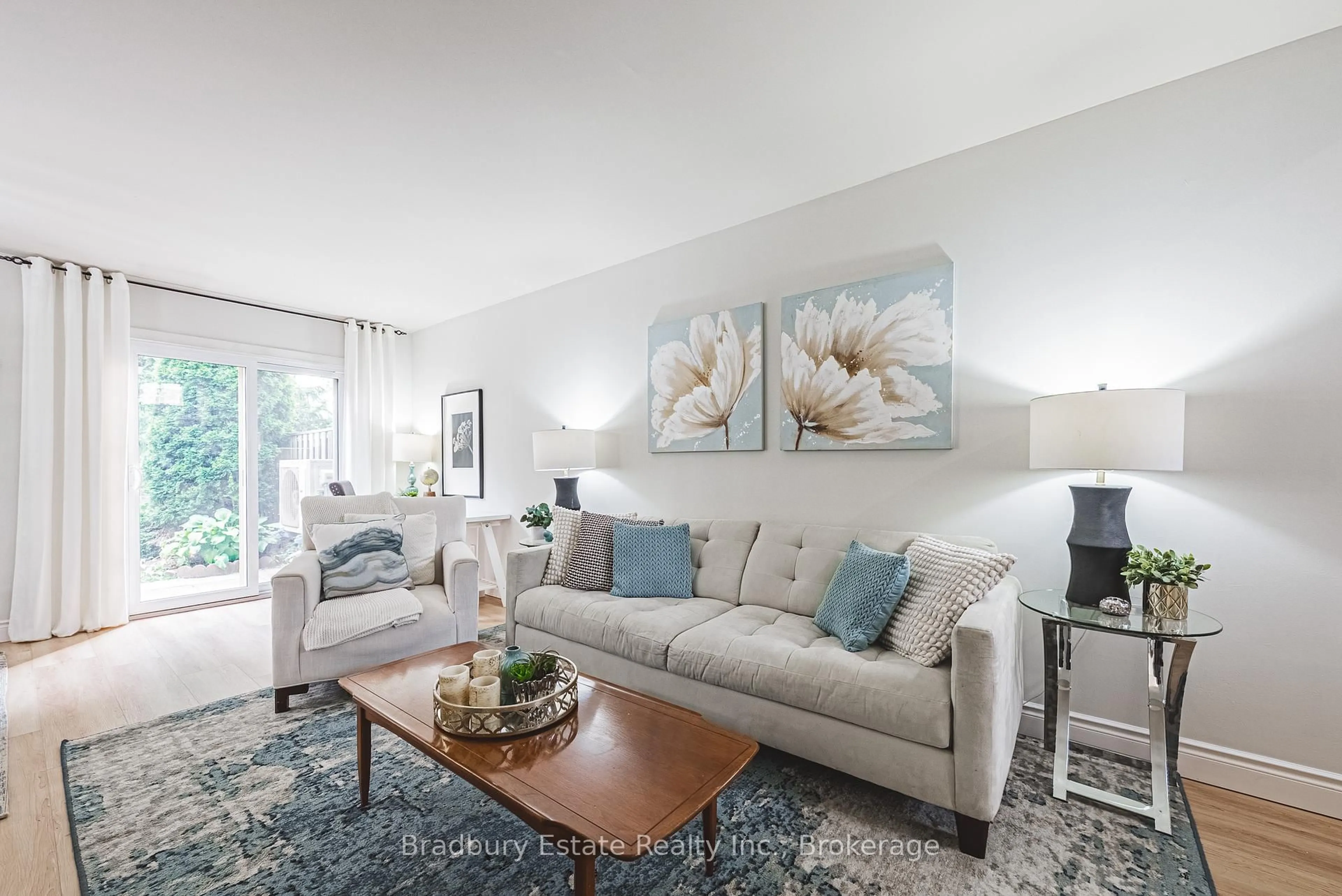 Living room with furniture, unknown for 1419 Ester Dr #9, Burlington Ontario L7P 1L5