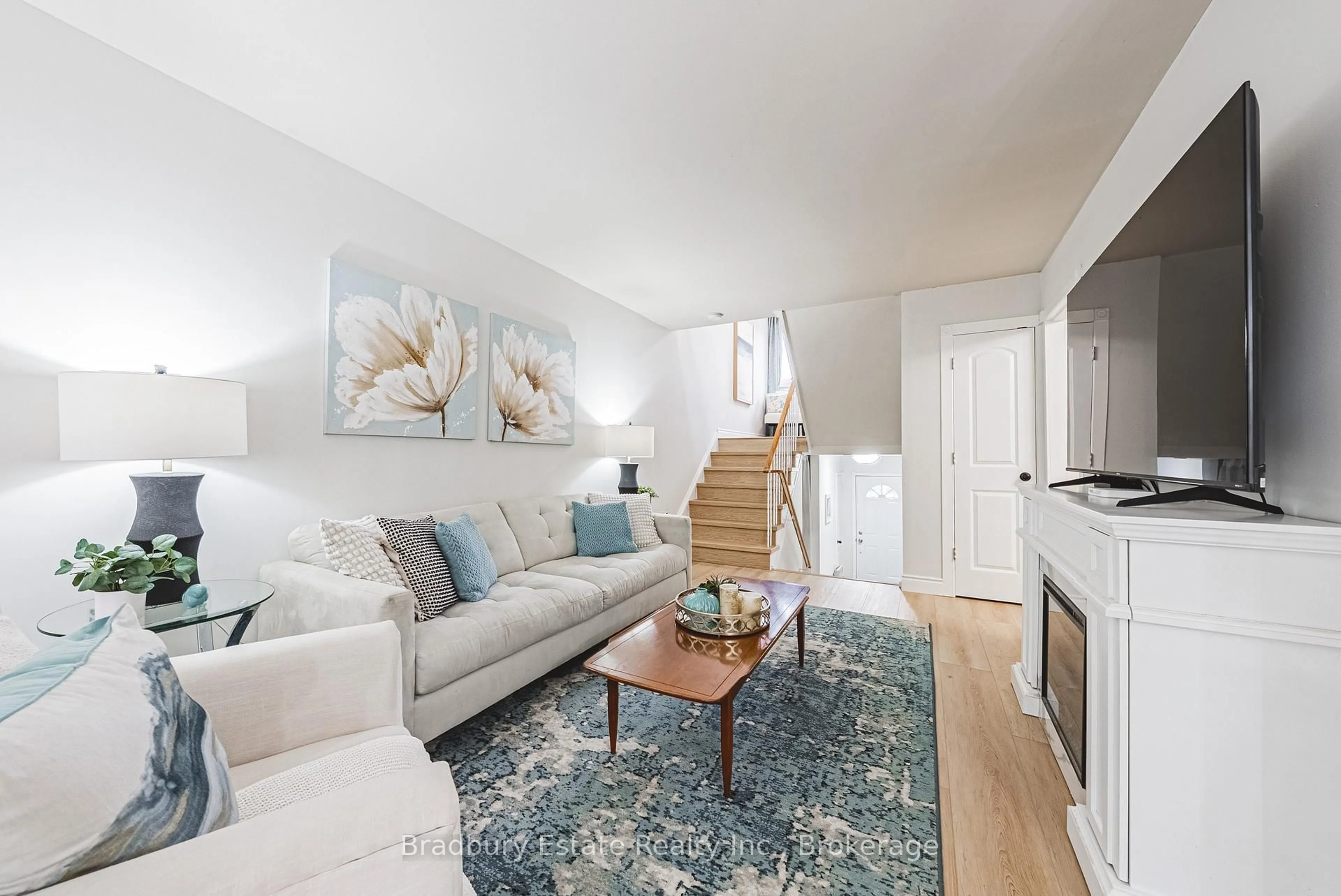 Living room with furniture, unknown for 1419 Ester Dr #9, Burlington Ontario L7P 1L5