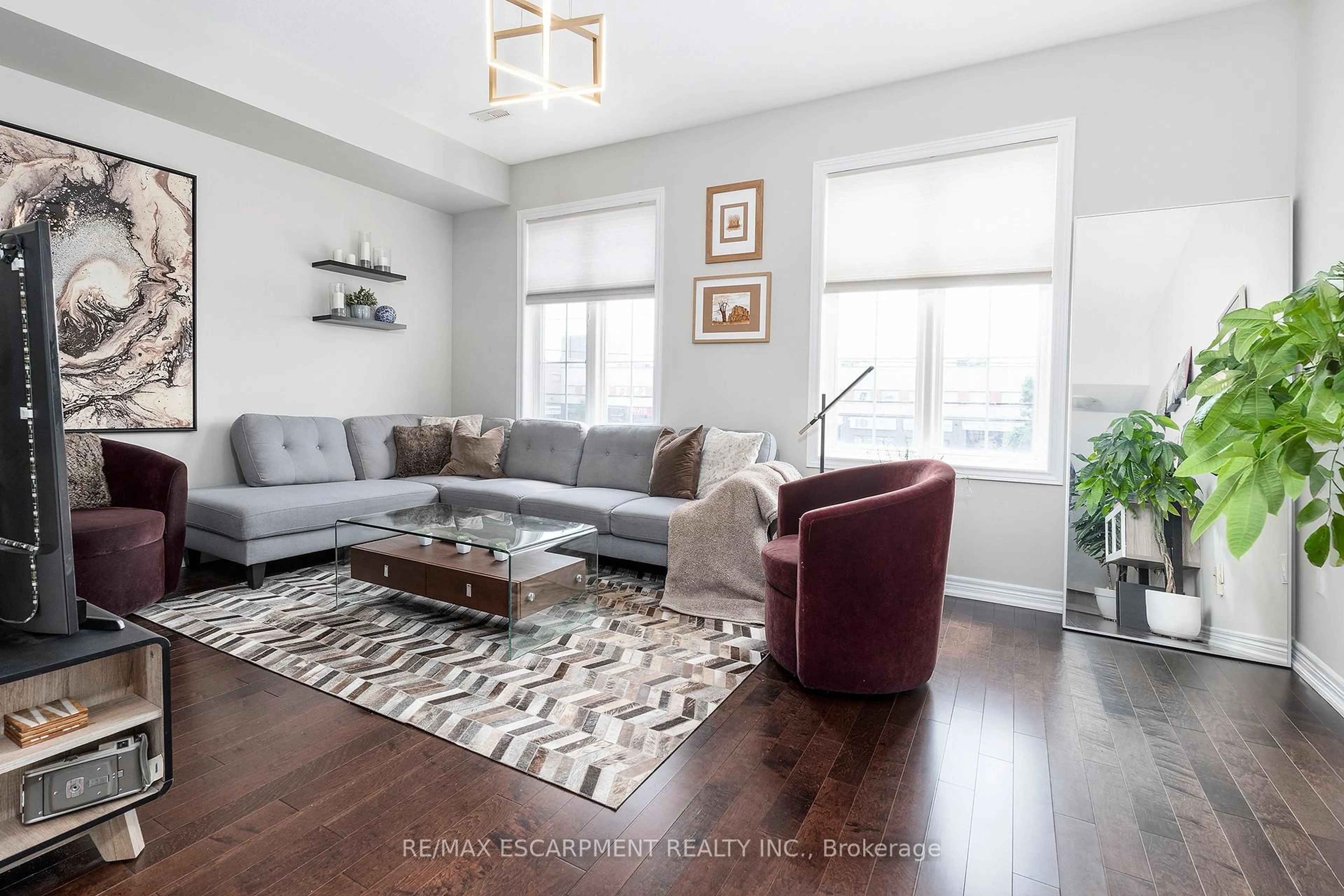 Living room with furniture, unknown for 1401 Plains Rd #26, Burlington Ontario L7R 3P8