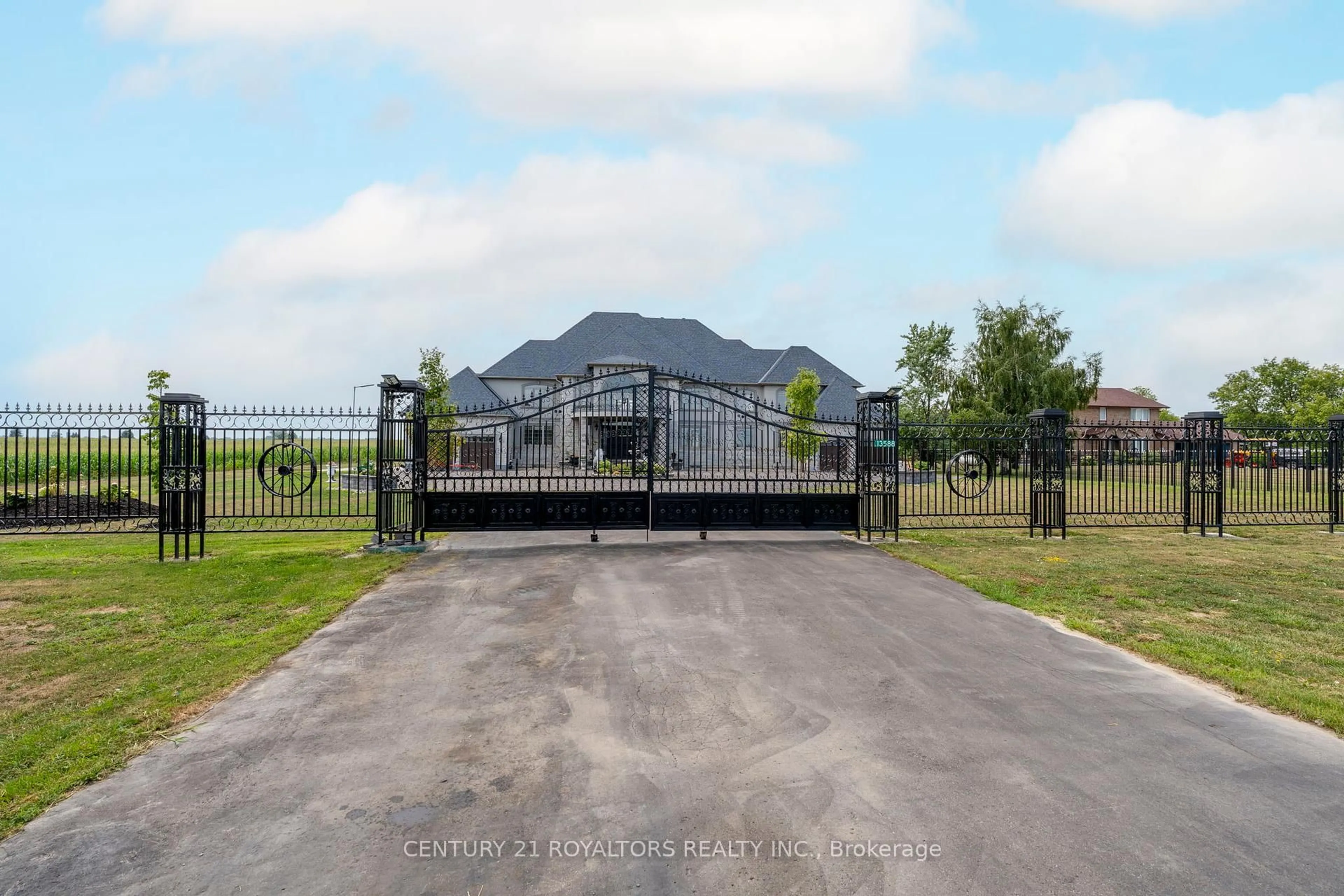 A pic from outside/outdoor area/front of a property/back of a property/a pic from drone, unknown for 13588 Airport Rd, Caledon Ontario L7C 2W4