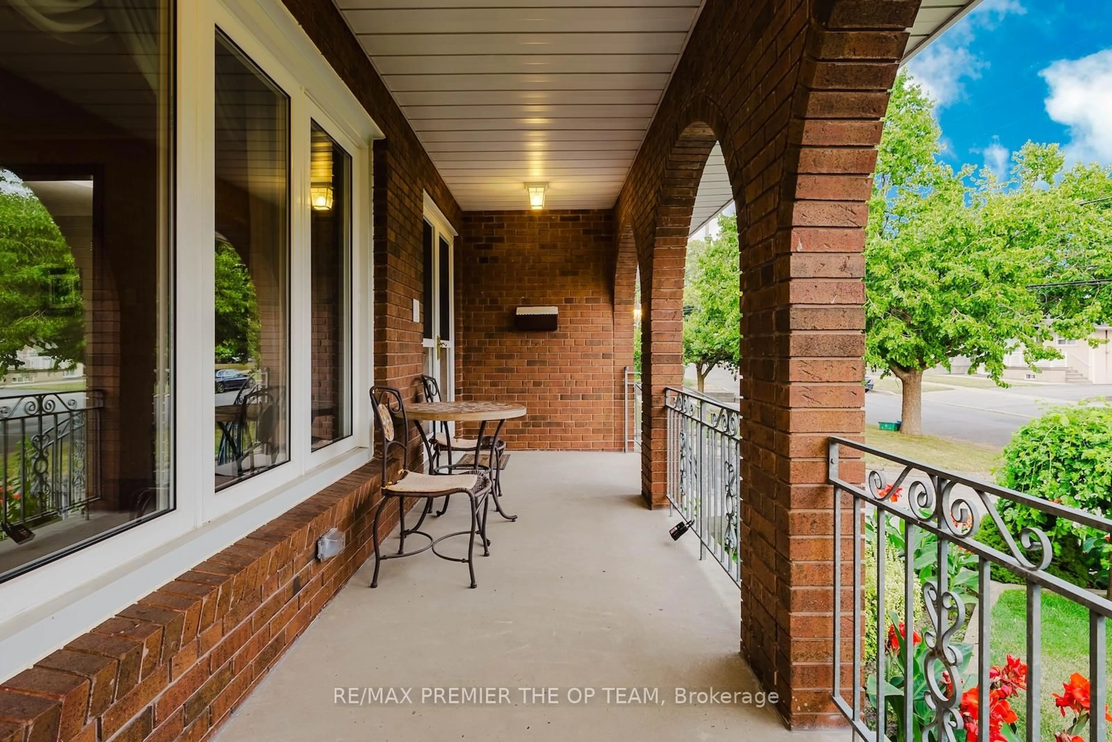 Patio, street for 142 Gracefield Ave, Toronto Ontario M6L 1L1