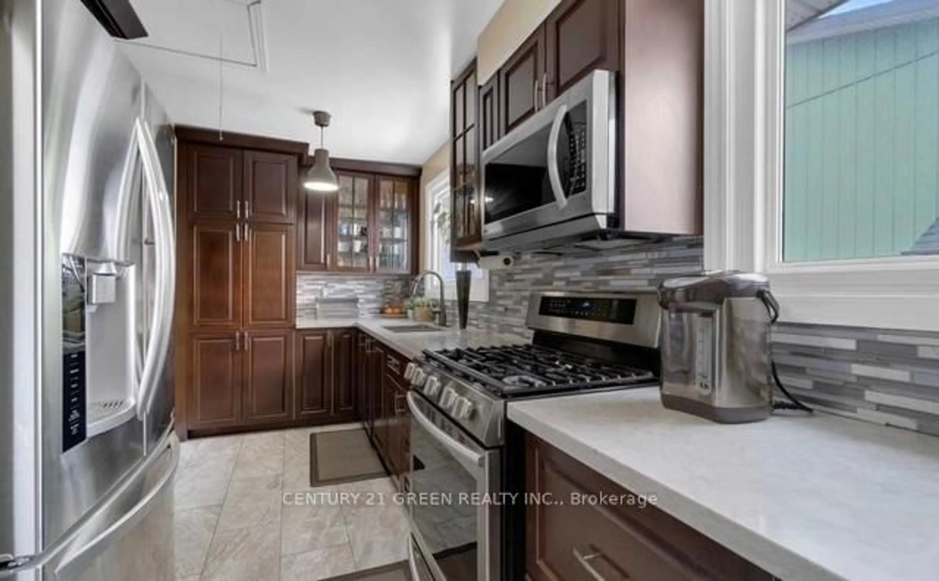 Contemporary kitchen, ceramic/tile floor for 7179 Delmonte Cres, Mississauga Ontario L4T 3L4