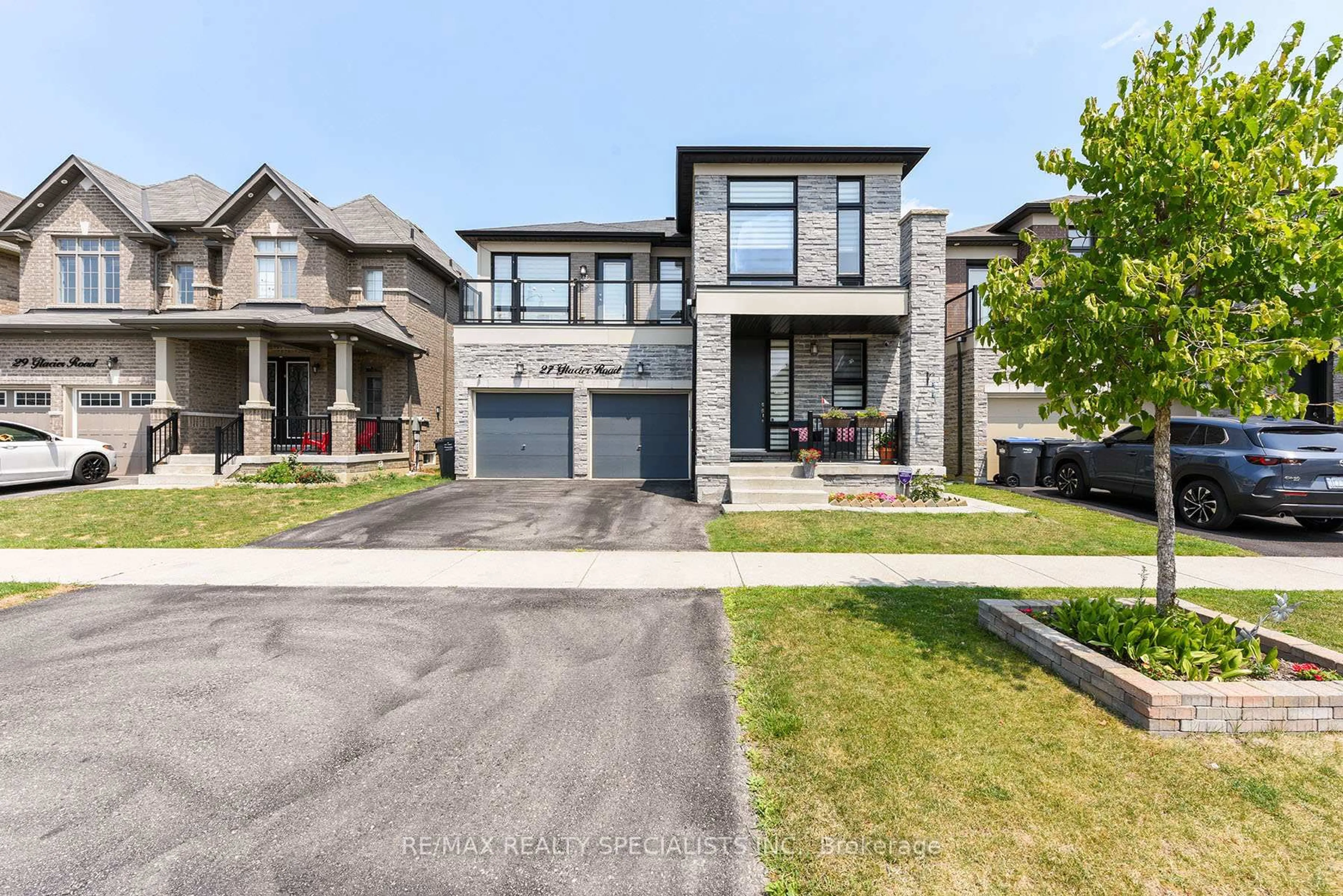 Home with brick exterior material, street for 27 Glacier Rd, Brampton Ontario L6X 5N1