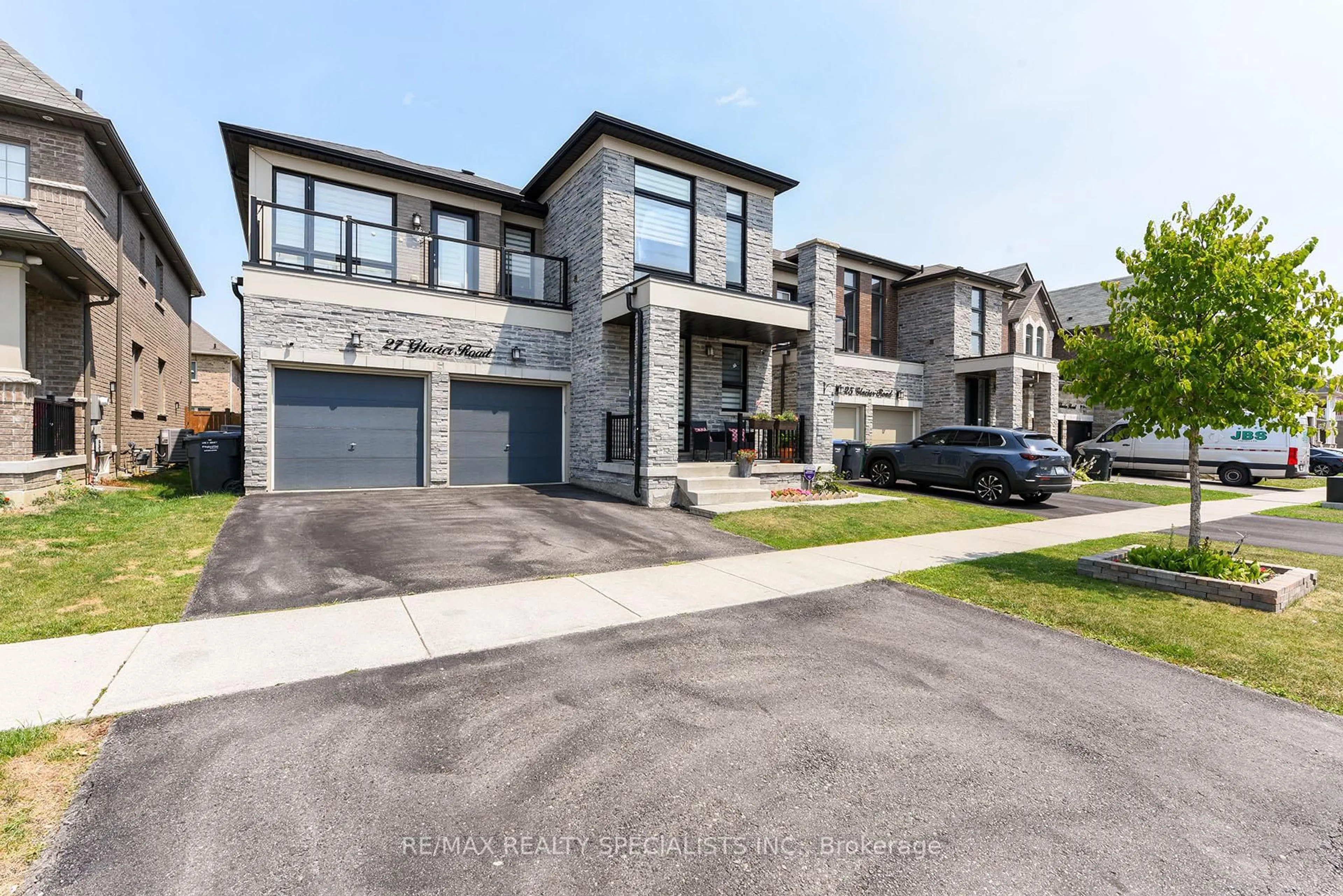 Home with brick exterior material, street for 27 Glacier Rd, Brampton Ontario L6X 5N1
