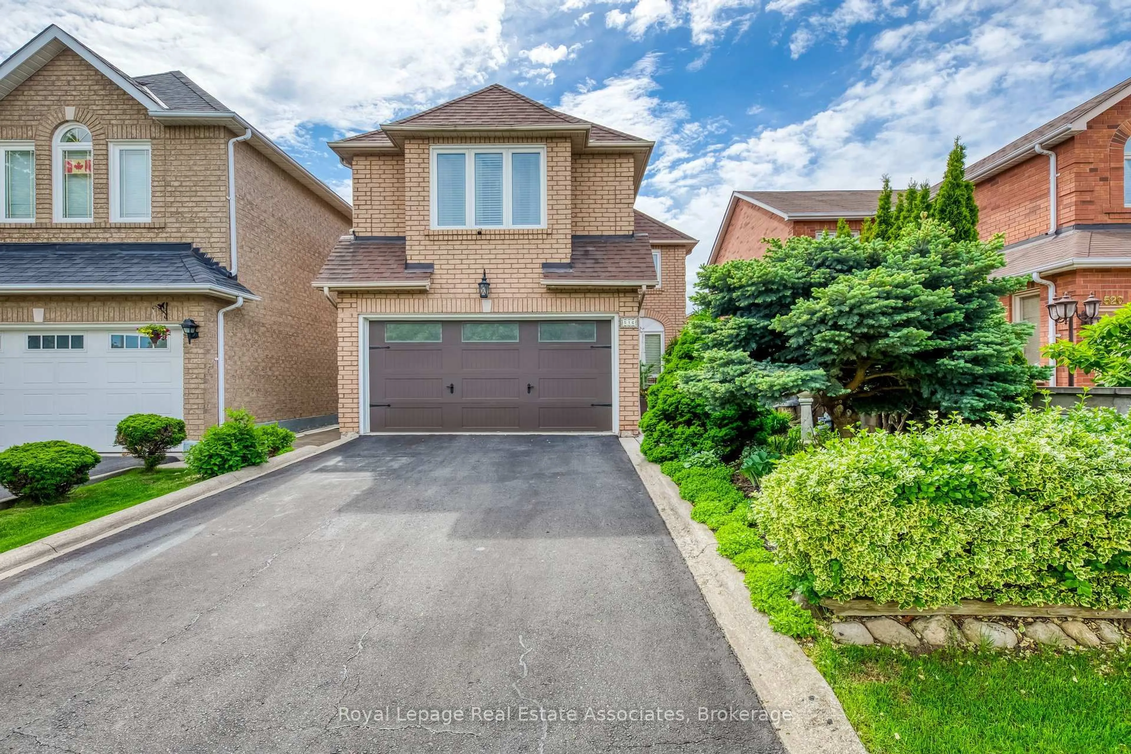 Unknown for 516 Ravenstone Crt, Mississauga Ontario L5R 3J4