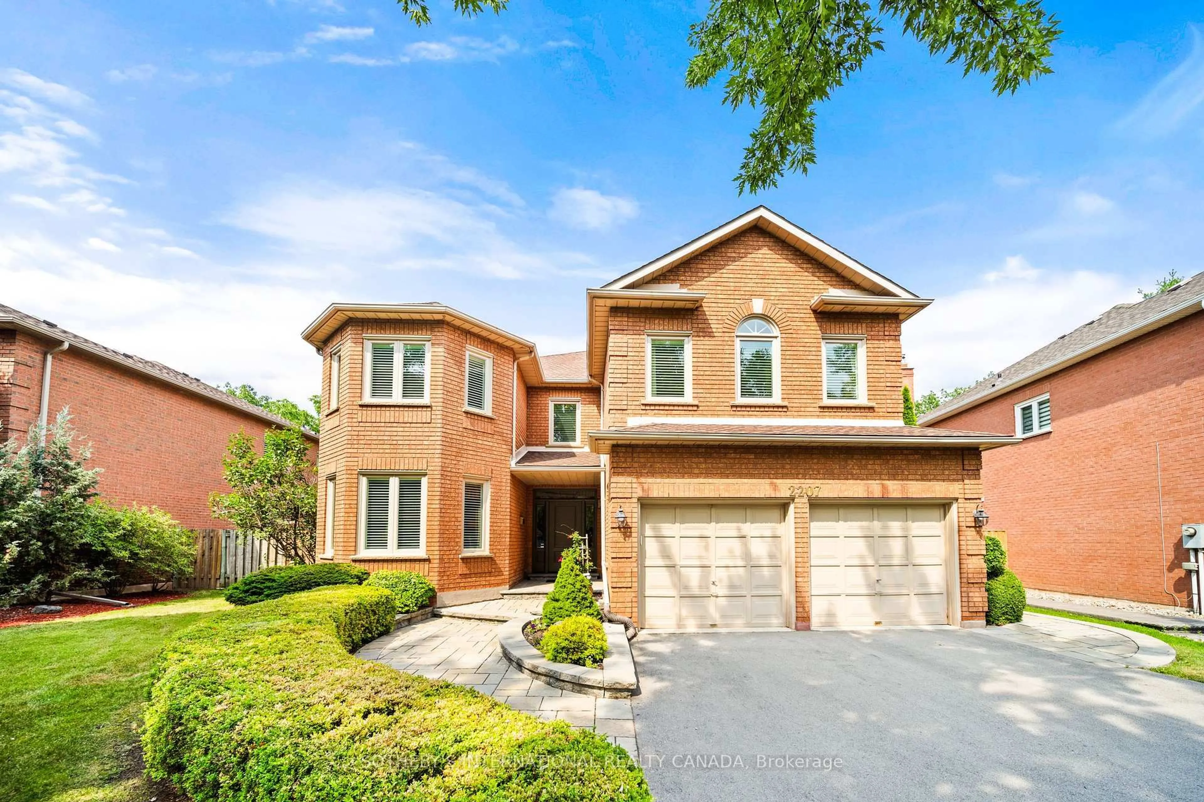 Home with brick exterior material, street for 2207 Winding Woods Dr, Oakville Ontario L6H 5T9