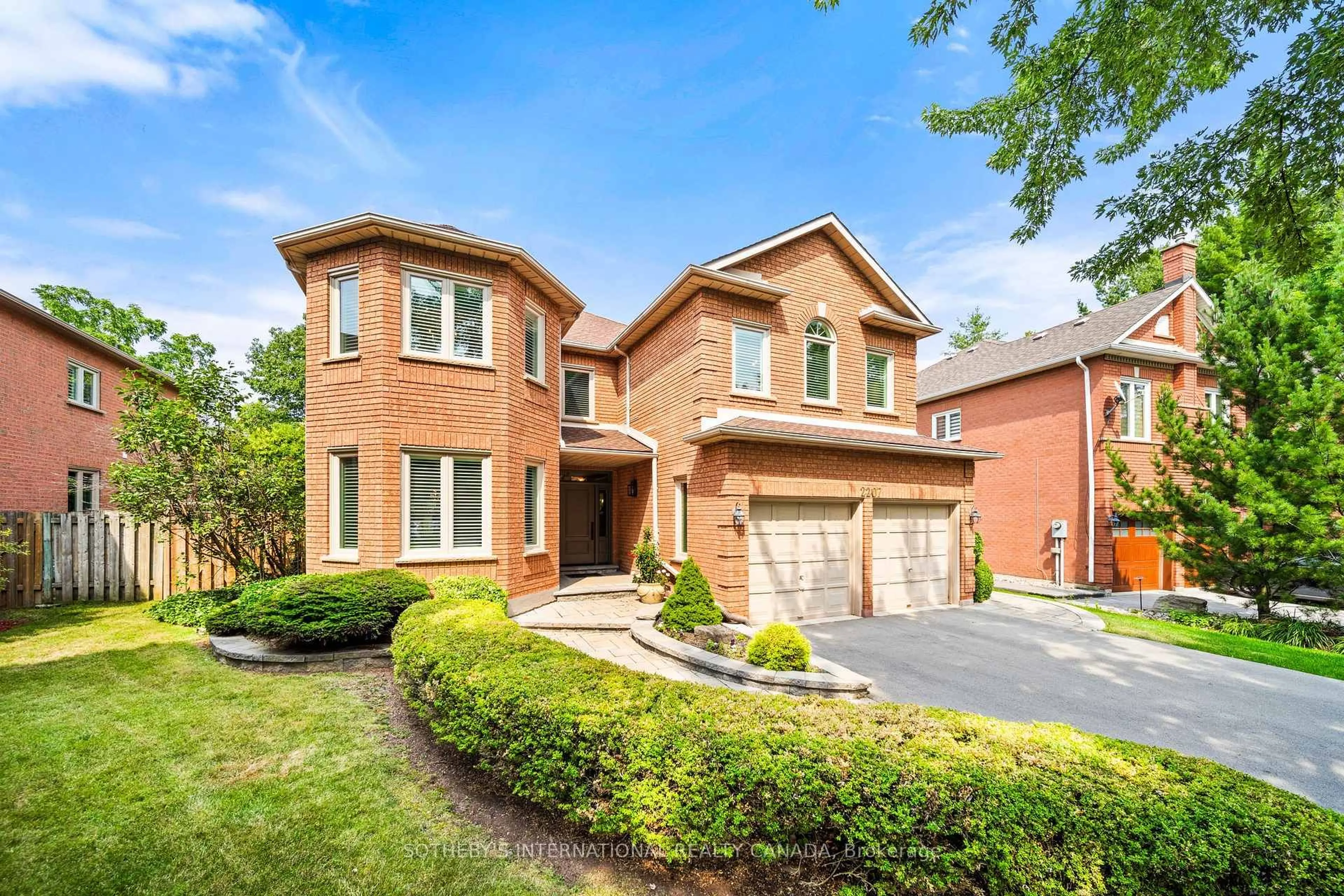 Home with brick exterior material, street for 2207 Winding Woods Dr, Oakville Ontario L6H 5T9