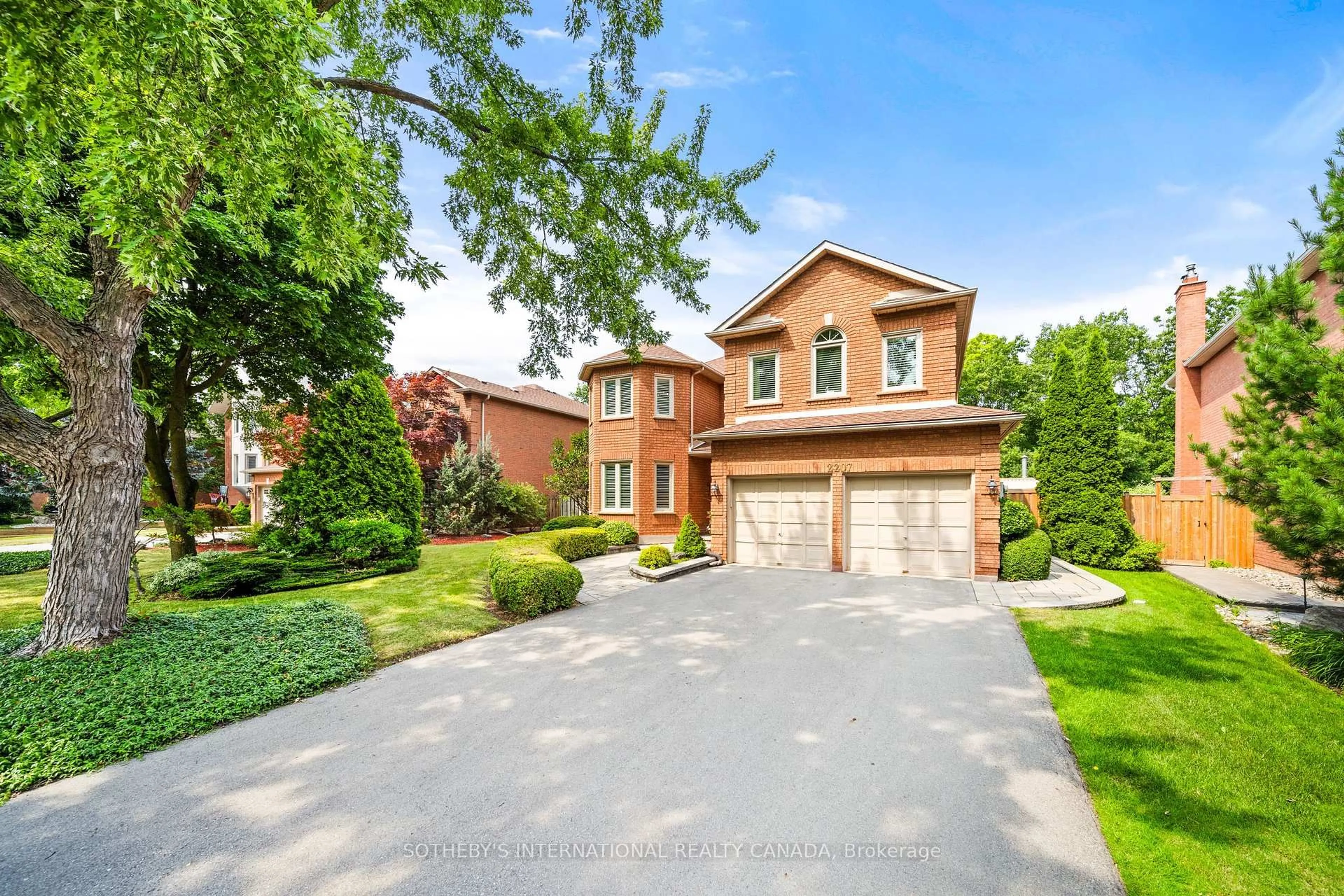 Home with brick exterior material, street for 2207 Winding Woods Dr, Oakville Ontario L6H 5T9