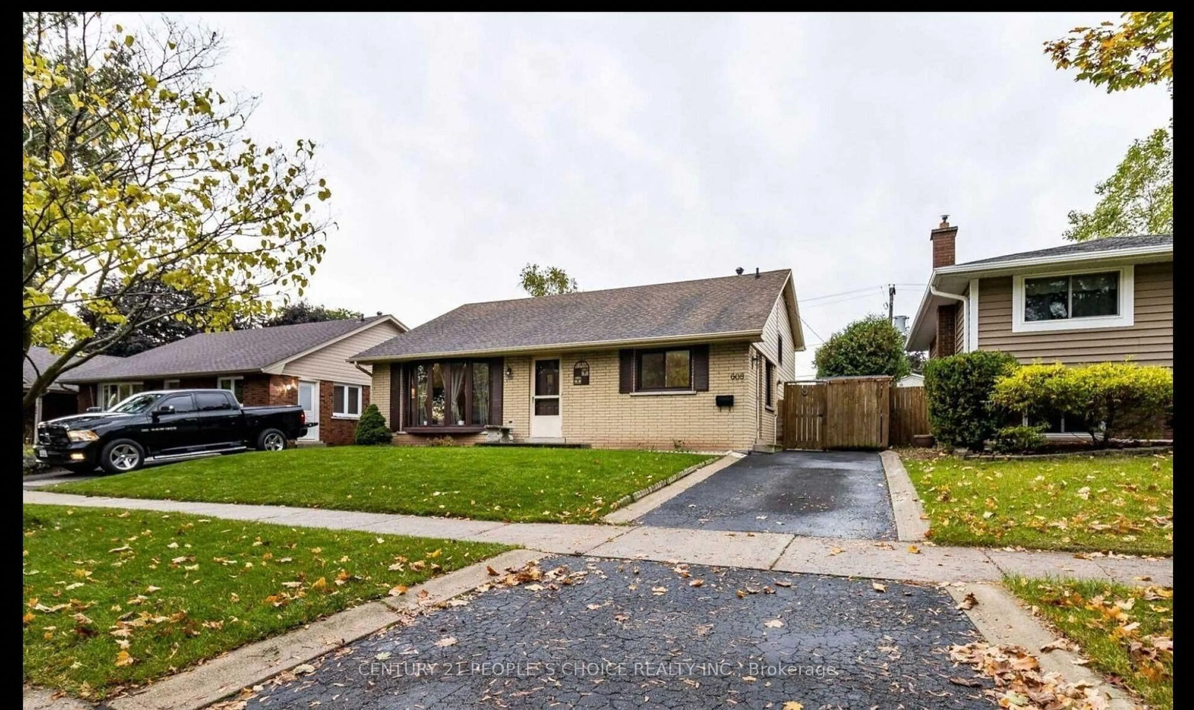A pic from outside/outdoor area/front of a property/back of a property/a pic from drone, street for 608 Thornwood Ave, Burlington Ontario L7N 3B8