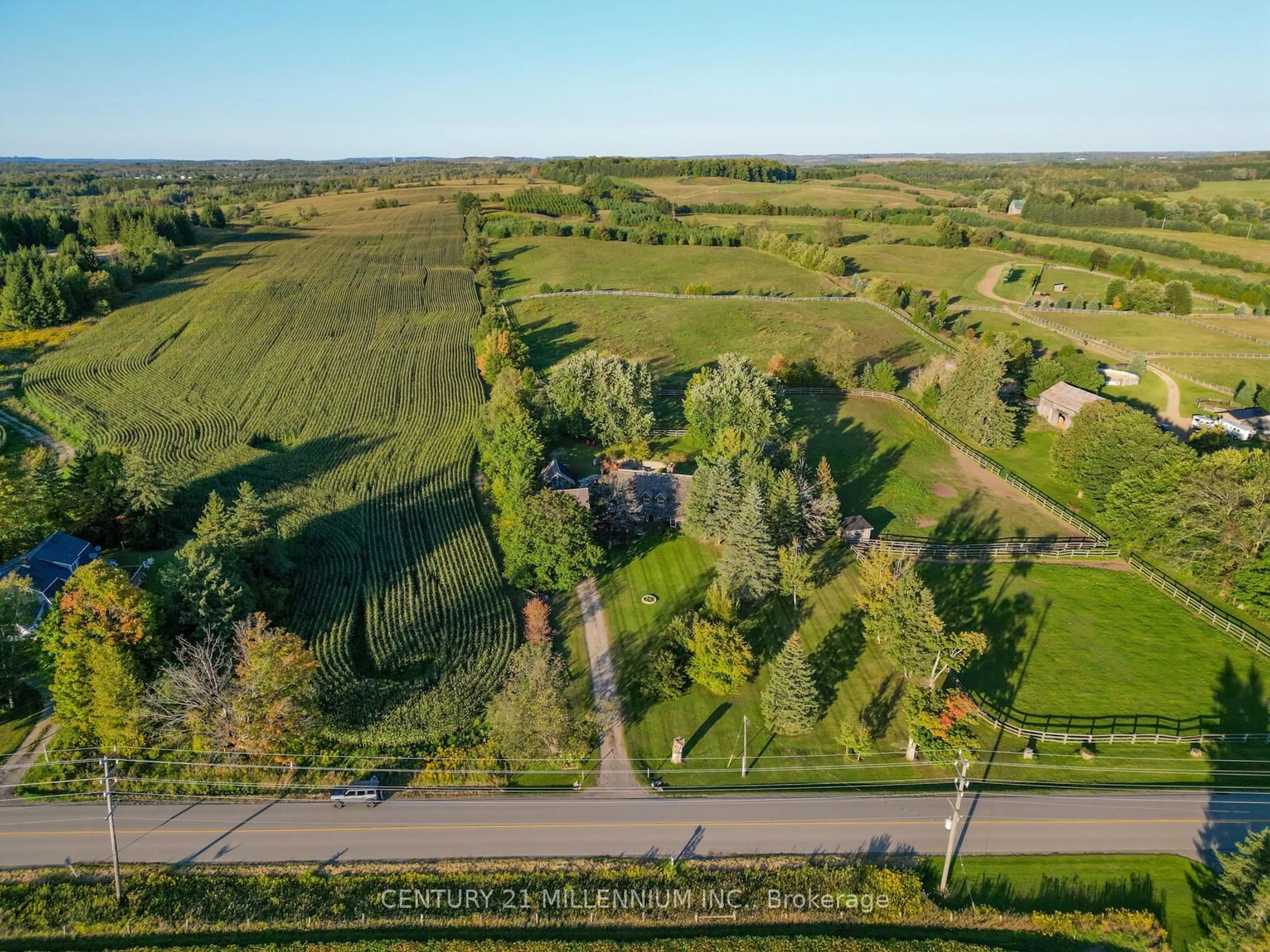 A pic from outside/outdoor area/front of a property/back of a property/a pic from drone, street for 20909 Shaws Creek Rd, Caledon Ontario L7K 1L7