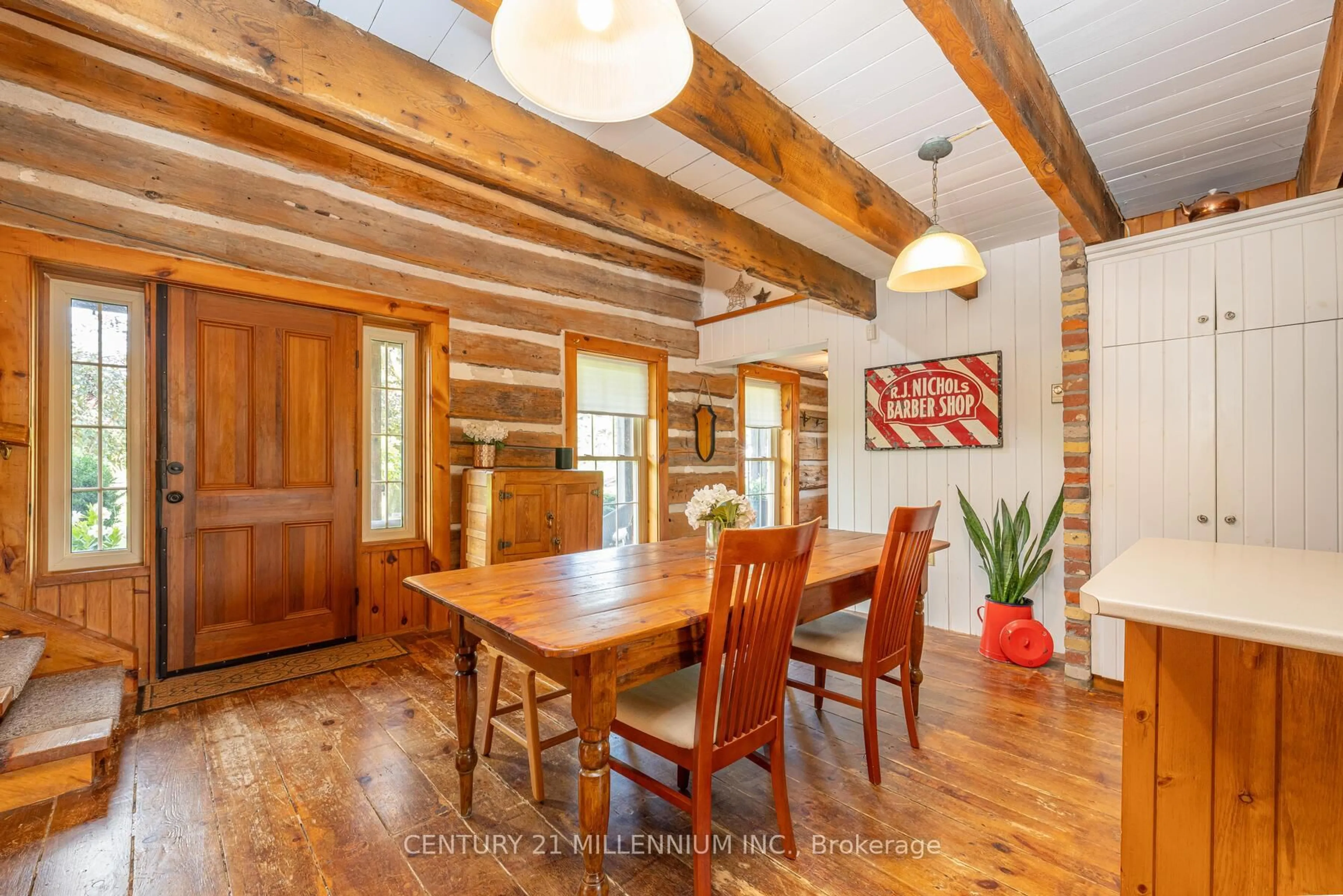Dining room, wood/laminate floor for 20909 Shaws Creek Rd, Caledon Ontario L7K 1L7