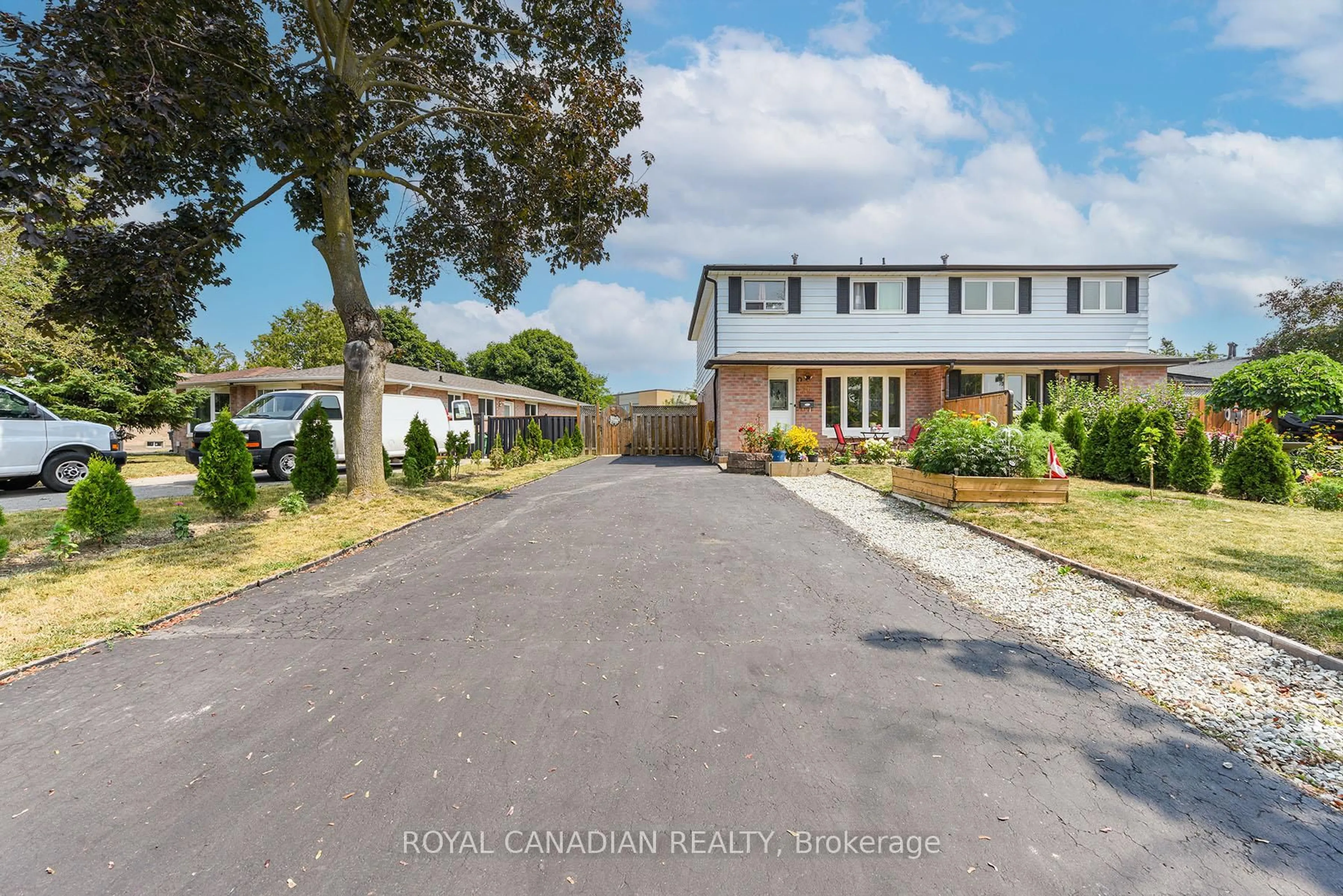 A pic from outside/outdoor area/front of a property/back of a property/a pic from drone, street for 21 Juniper Cres, Brampton Ontario L6S 1J9