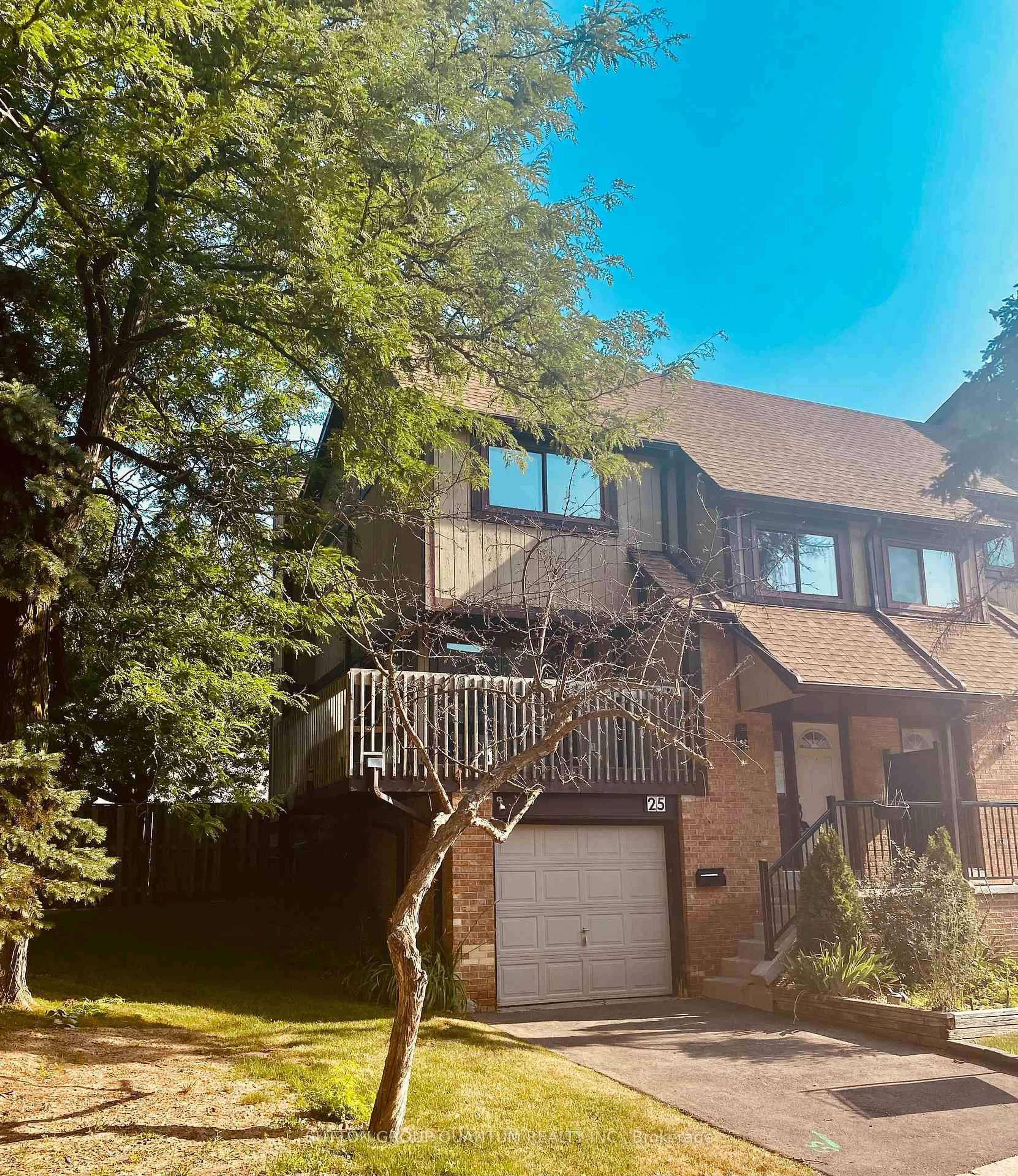 A pic from outside/outdoor area/front of a property/back of a property/a pic from drone, street for 6780 Formentera Ave #25, Mississauga Ontario L5N 2L1