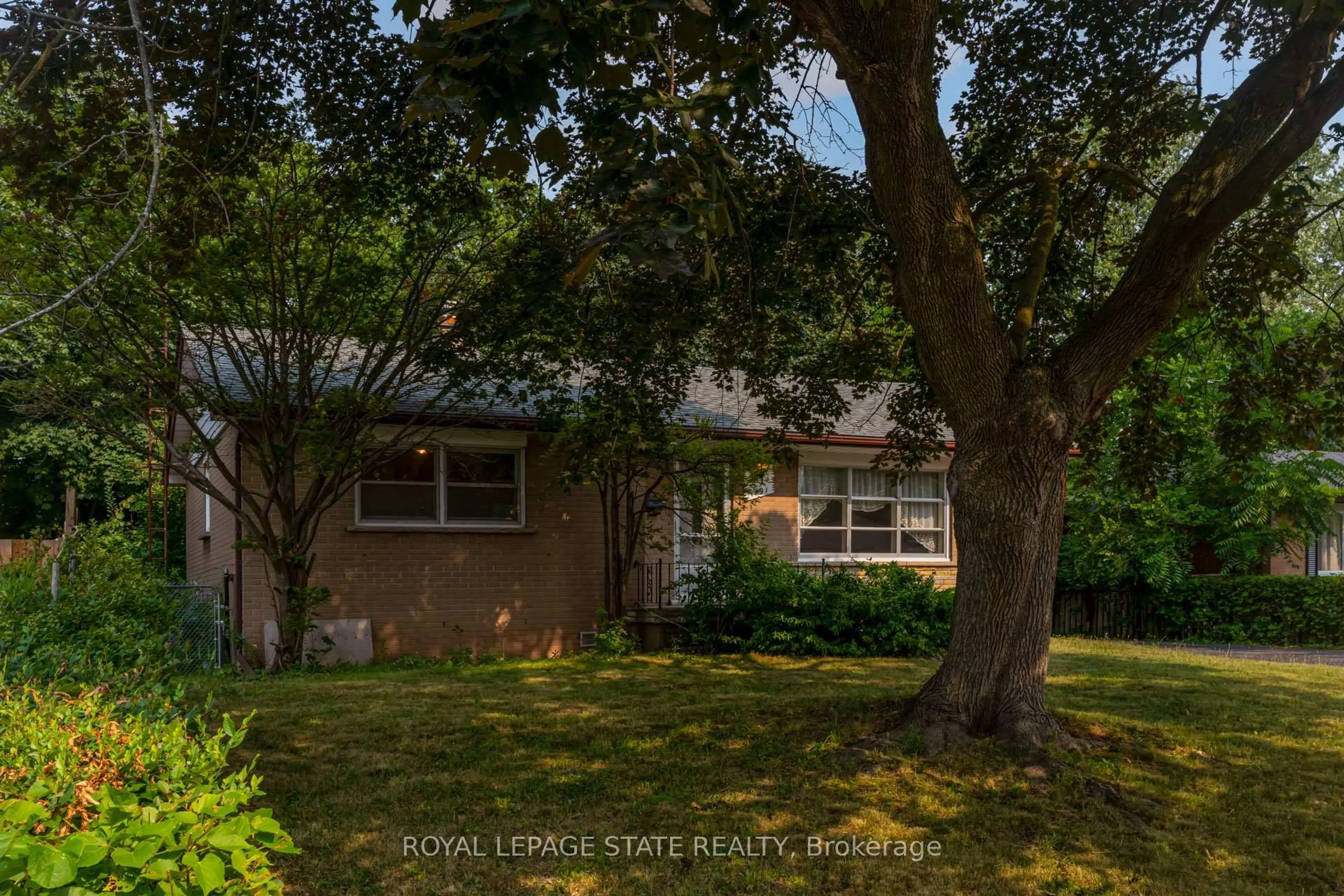 Unknown for 1191 Pinegrove Rd, Oakville Ontario L6L 2W8