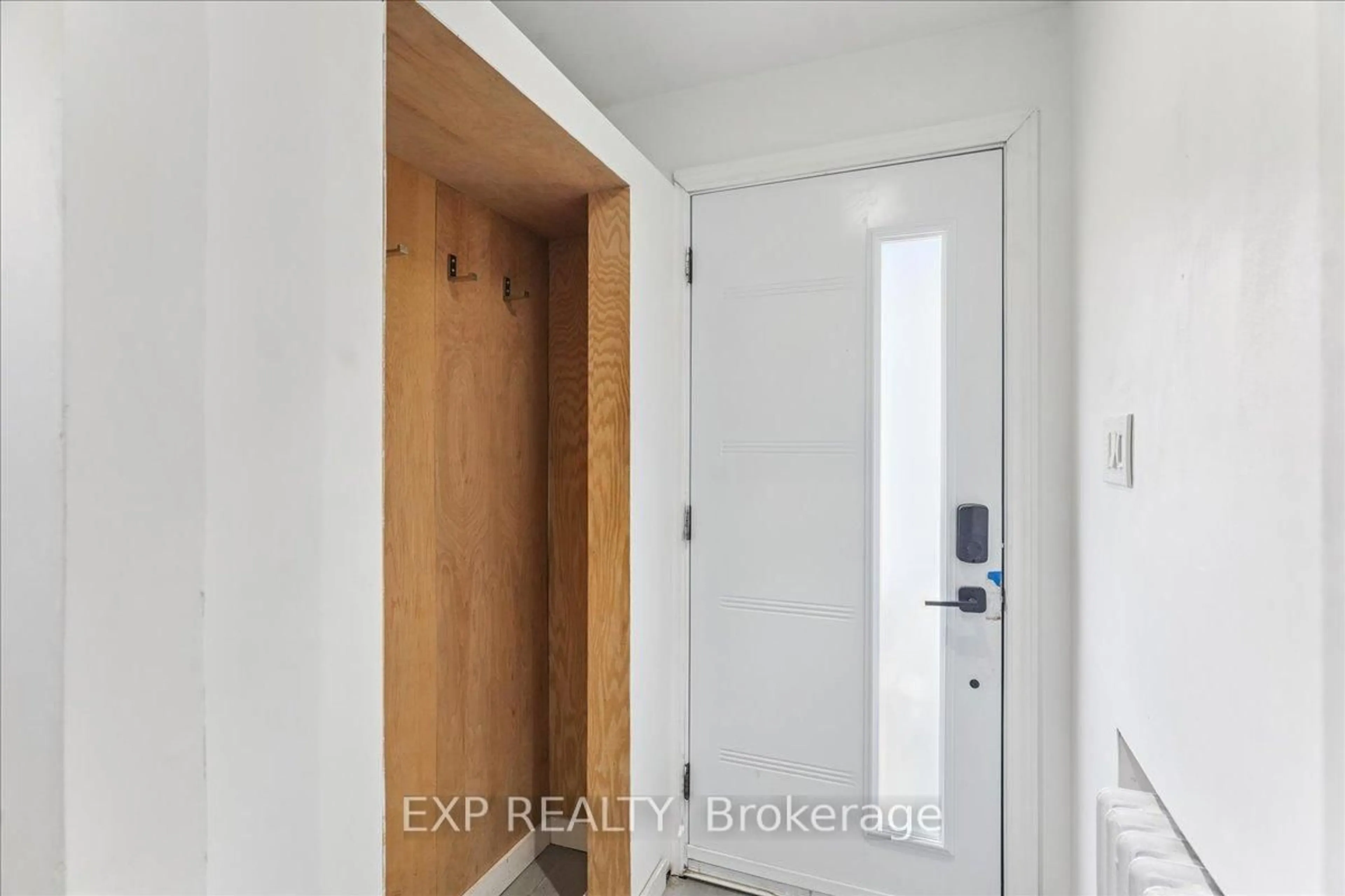 Indoor entryway for 73 Yarrow Rd, Toronto Ontario M6M 4E4