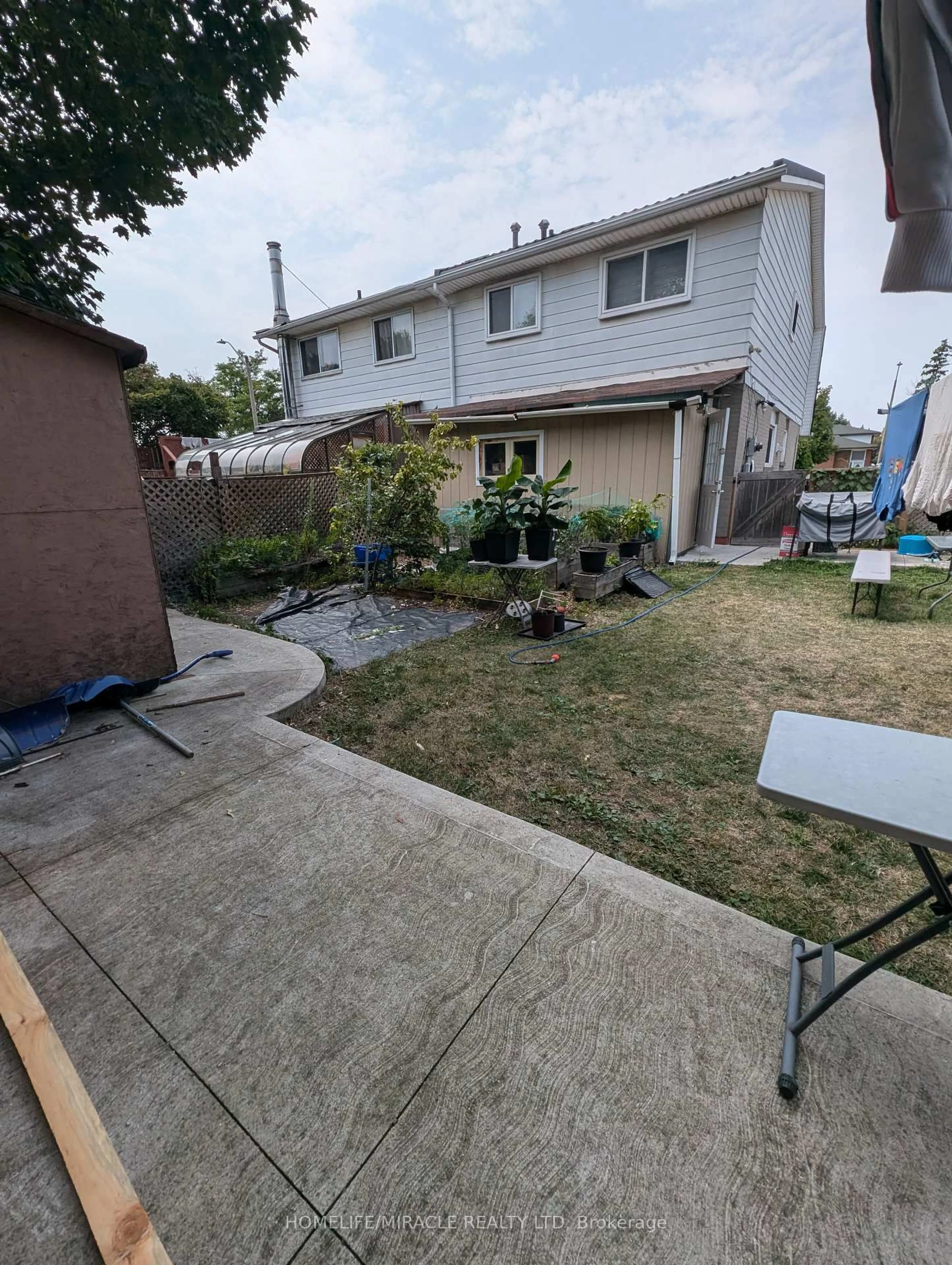 Patio, street for 3020 Morning Star Dr, Mississauga Ontario L4T 1X2