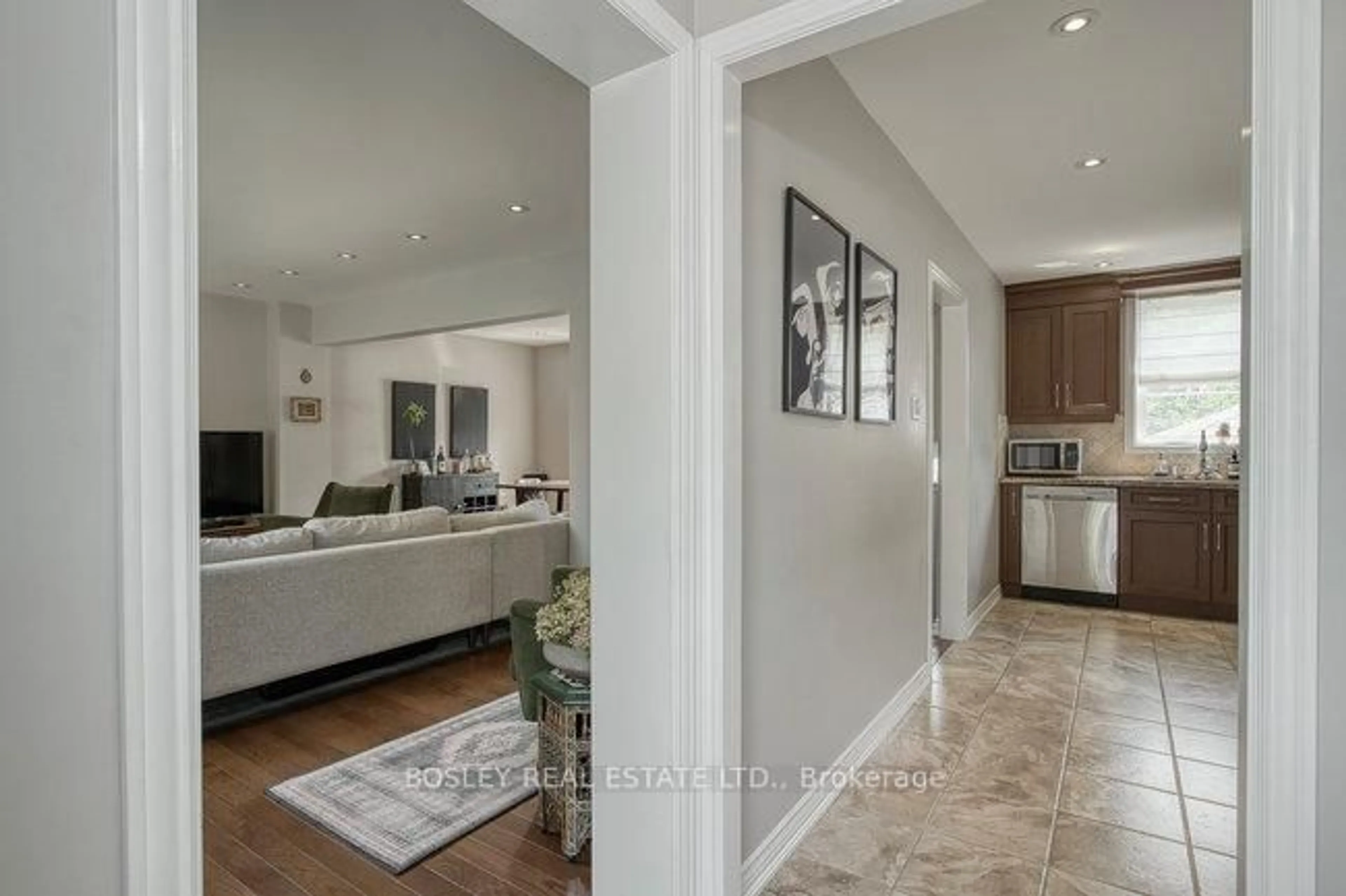 Indoor entryway for 91 Macdonald Ave, Toronto Ontario M9N 2E5